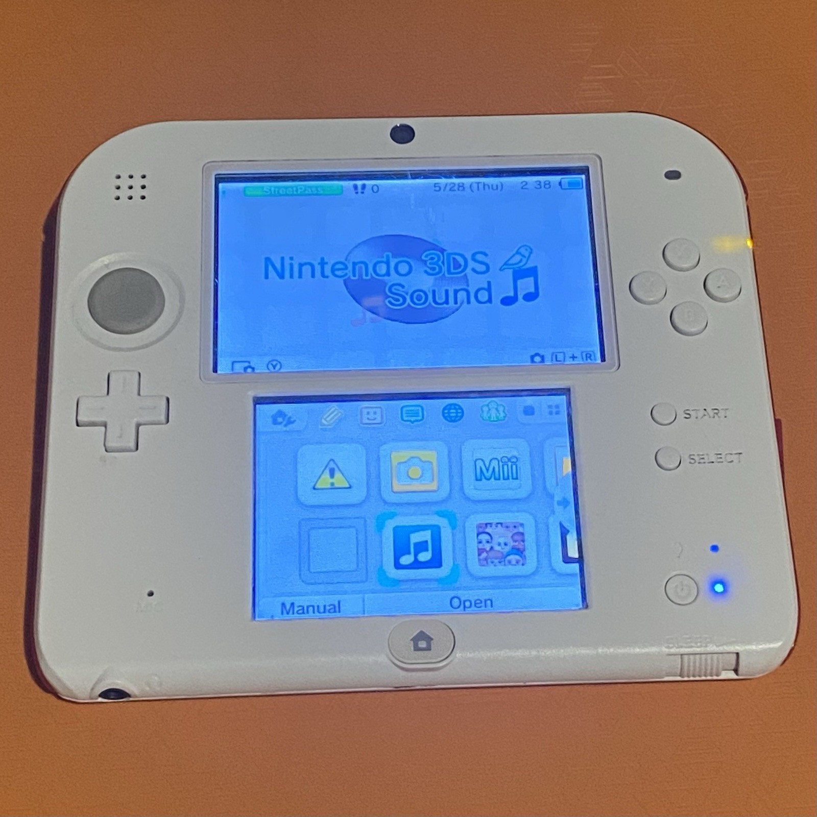 Nintendo 2DS Game Console FTR-001-N Red/White w/ Stylus & Charger Mario Edition