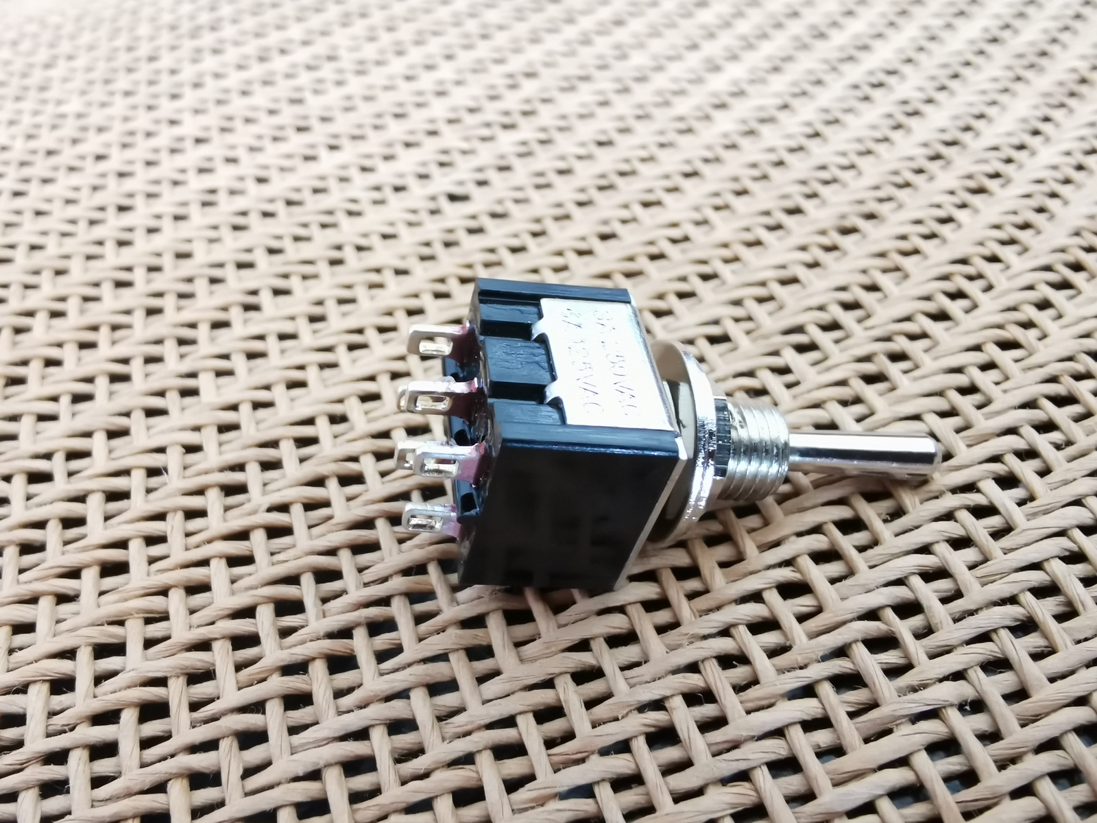 1 120V 230V Momentary (ON)-OFF-(ON) Toggle SWITCH
