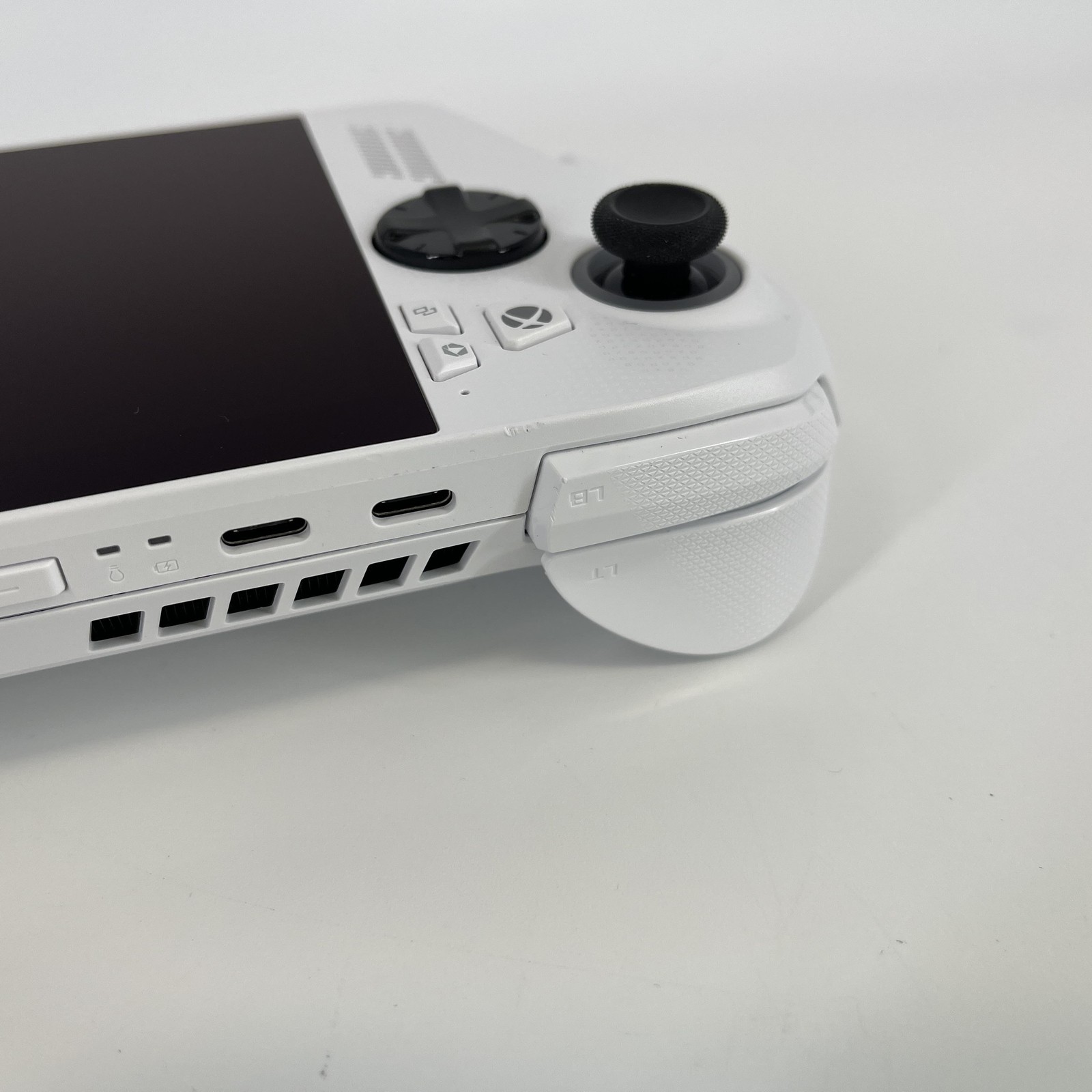 Asus ROG Xbox Ally Handheld Console White 512GB w/ Charger – Excellent