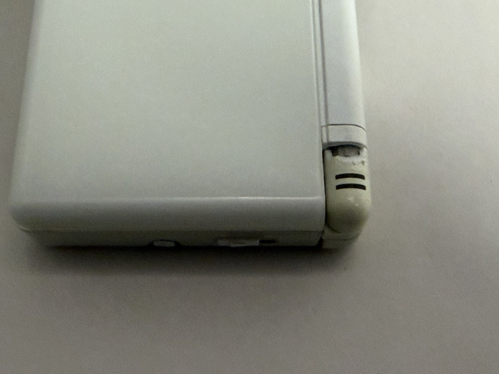 Nintendo DS Lite Crystal White Handheld Console w/ Charger Stylus 7 Games Works