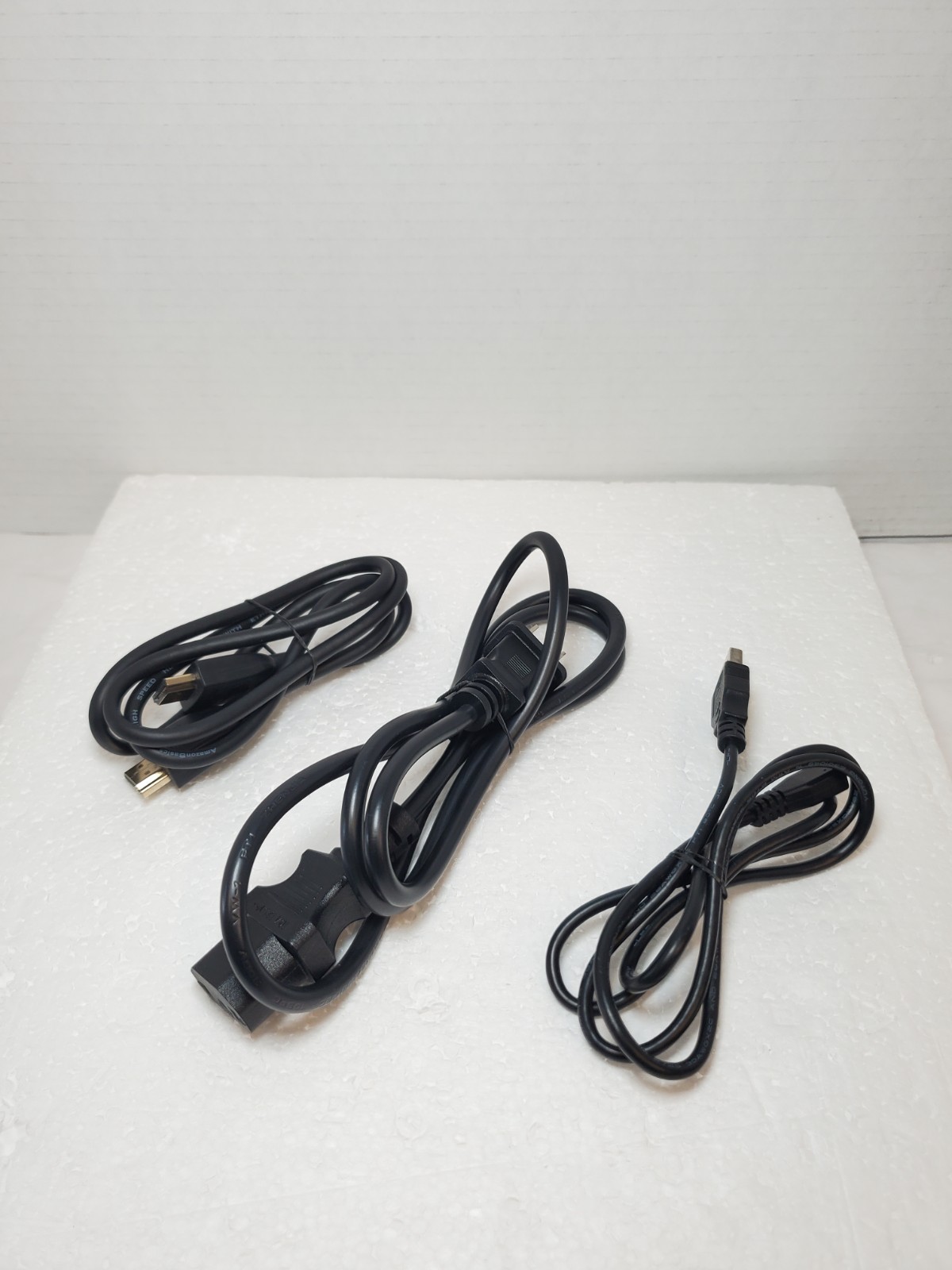 Sony PlayStation 4 PS4 Pro (CUH-7015B) 1TB w. Controller Cables & Games TESTED✅️