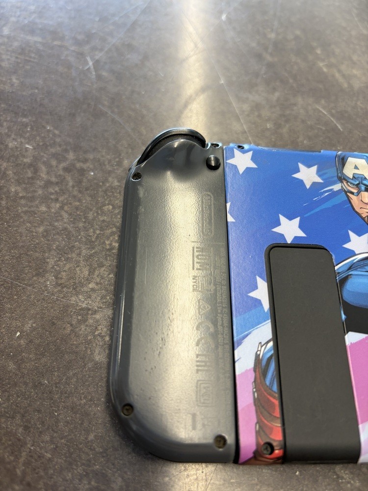 NINTENDO HAC-001(-01)  SWITCH W GRAY JOY CONS CAPTIN AMERICA THEME STICKER