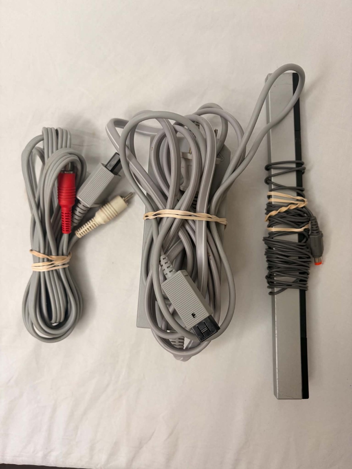 Nintendo Wii Console Bundle White RVL-001 Remote Nunchuk Sensor Bar Cables