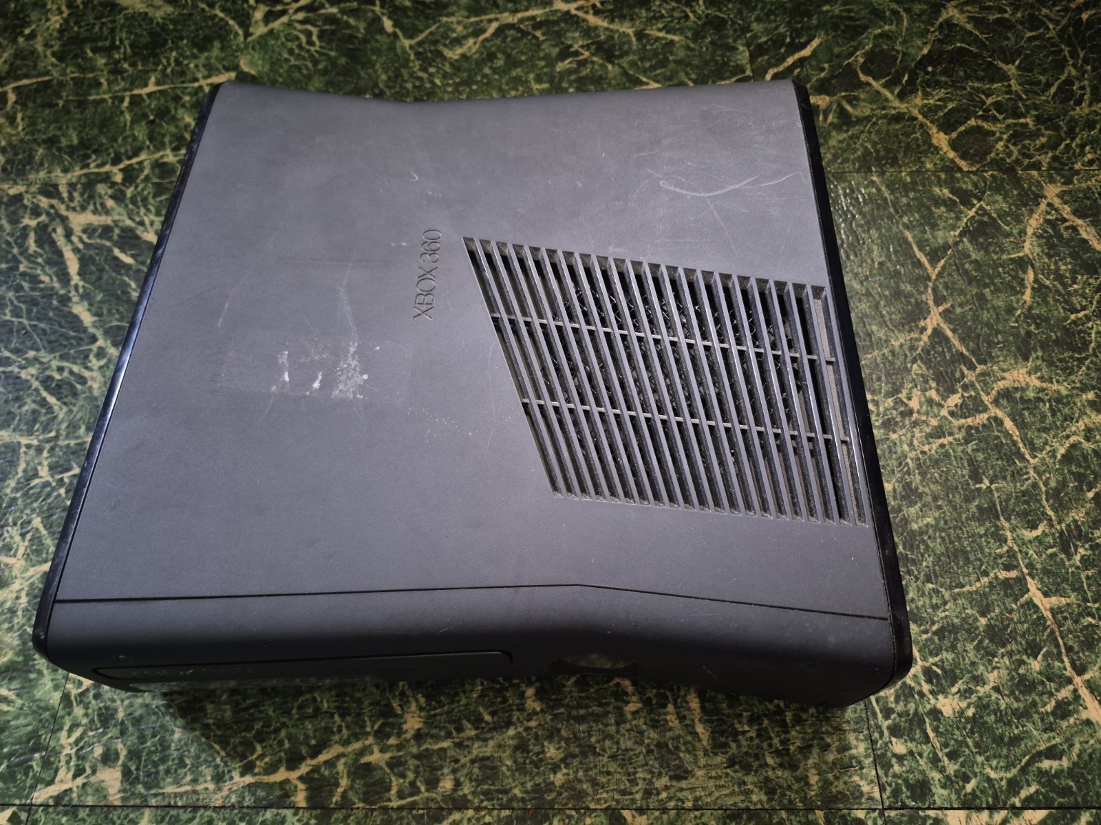Microsoft Xbox 360 S 4GB – Black With Games And Acdessories