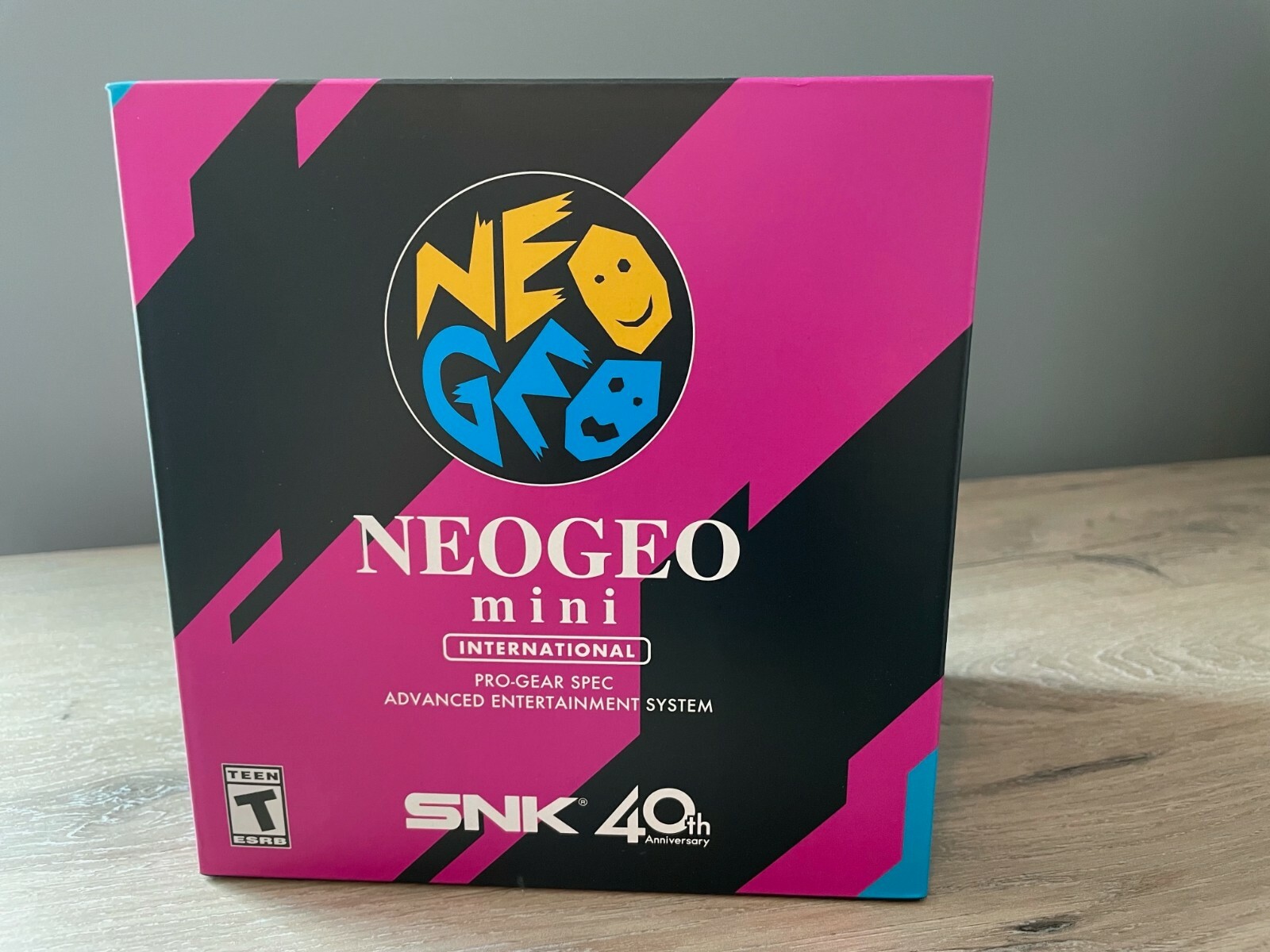 NEW Neo Geo Mini Console with 40 games – International Version – SNK
