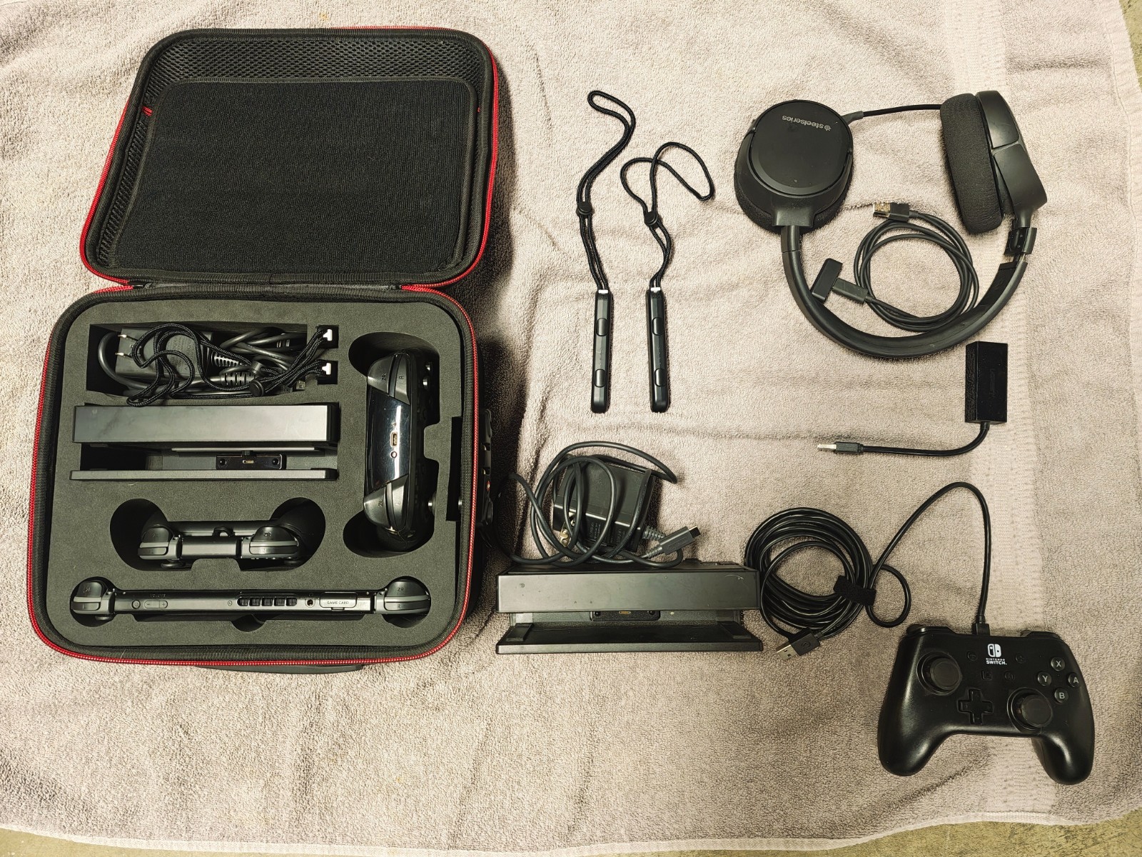 Nintendo Switch 1 – Hard Case, Two Docking Stations, Pro Con, Wireless Sound