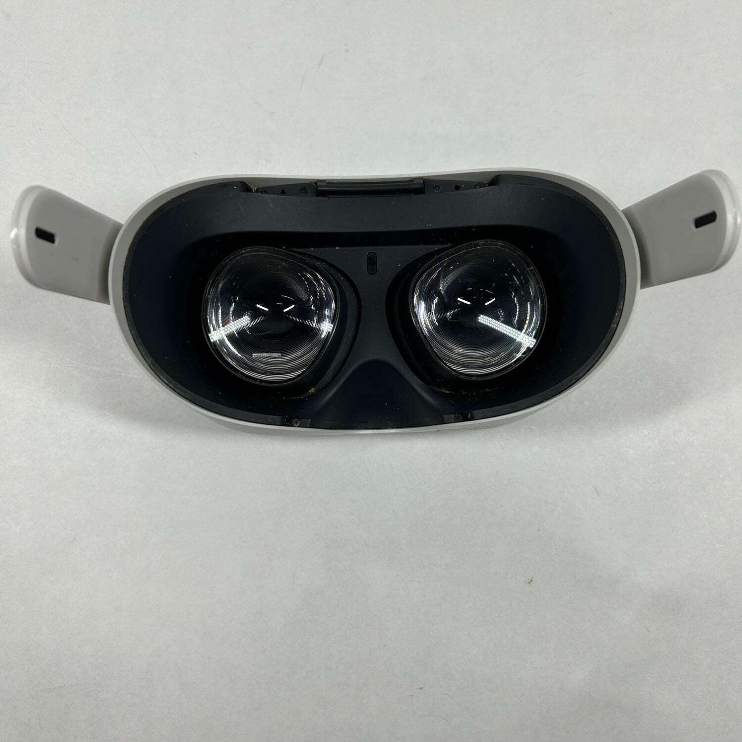 Oculus Quest 2 128GB Standalone All-in-One VR Headset KW49CM No Controllers
