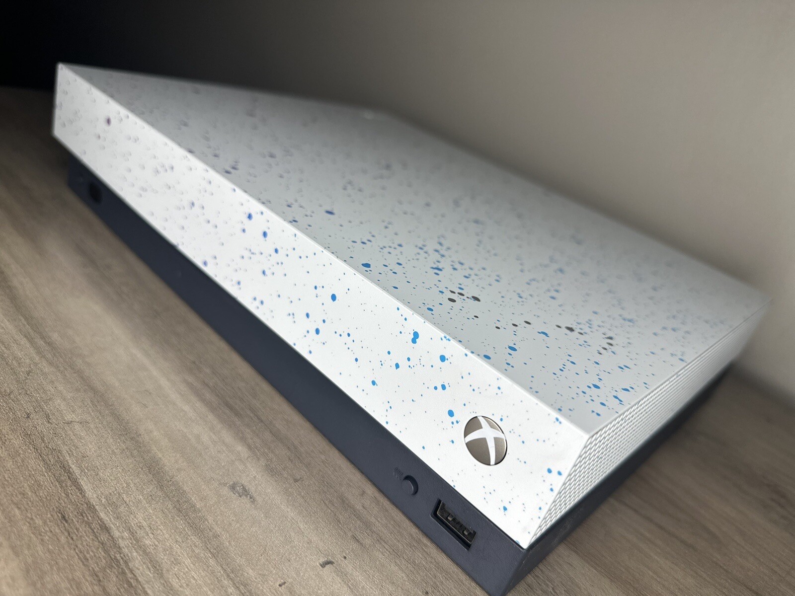 Microsoft Xbox One X 1 TB with NBA 2K20 Special Edition – FMP-00153