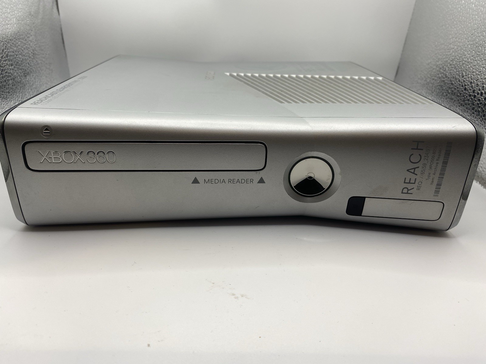 Xbox 360 S Halo Reach Limited Edition Silver Console 320GB. No HDMI Cable