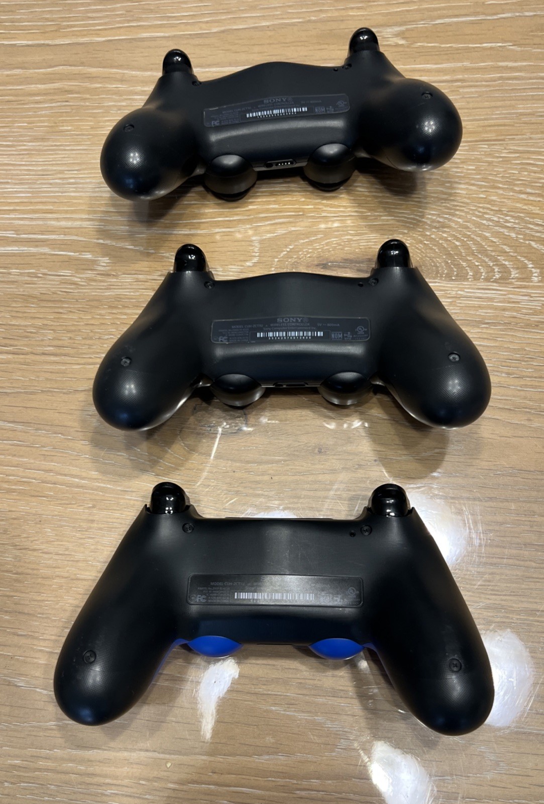 PlayStation PS4 DARTH VADER STAR WARS + 3 Controllers + Cables (No HDMI Output)
