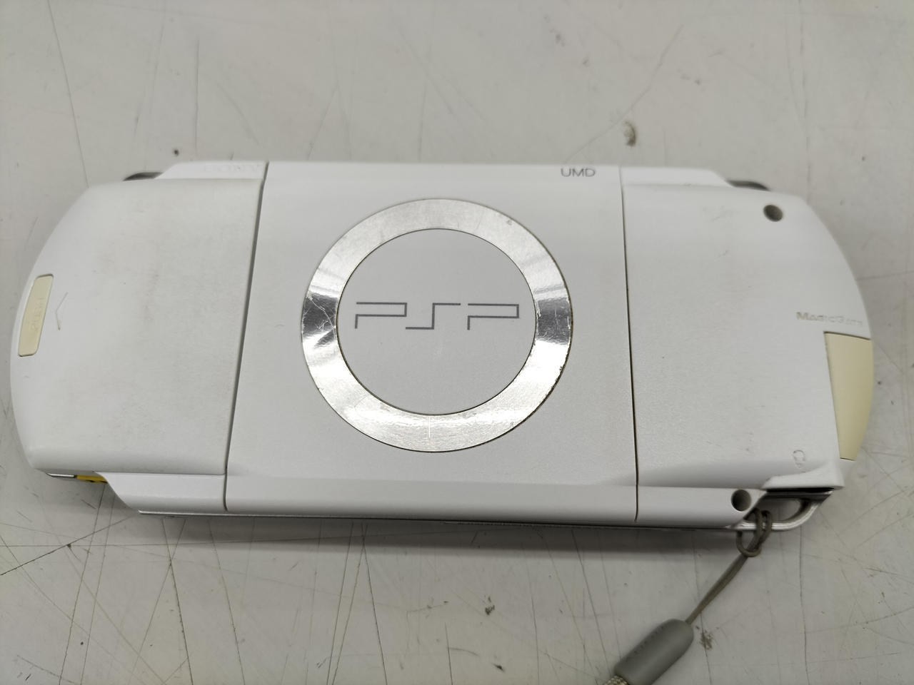 Sony PlayStation Portable PSP-1000 with Battery, Retro Gaming Console A2908
