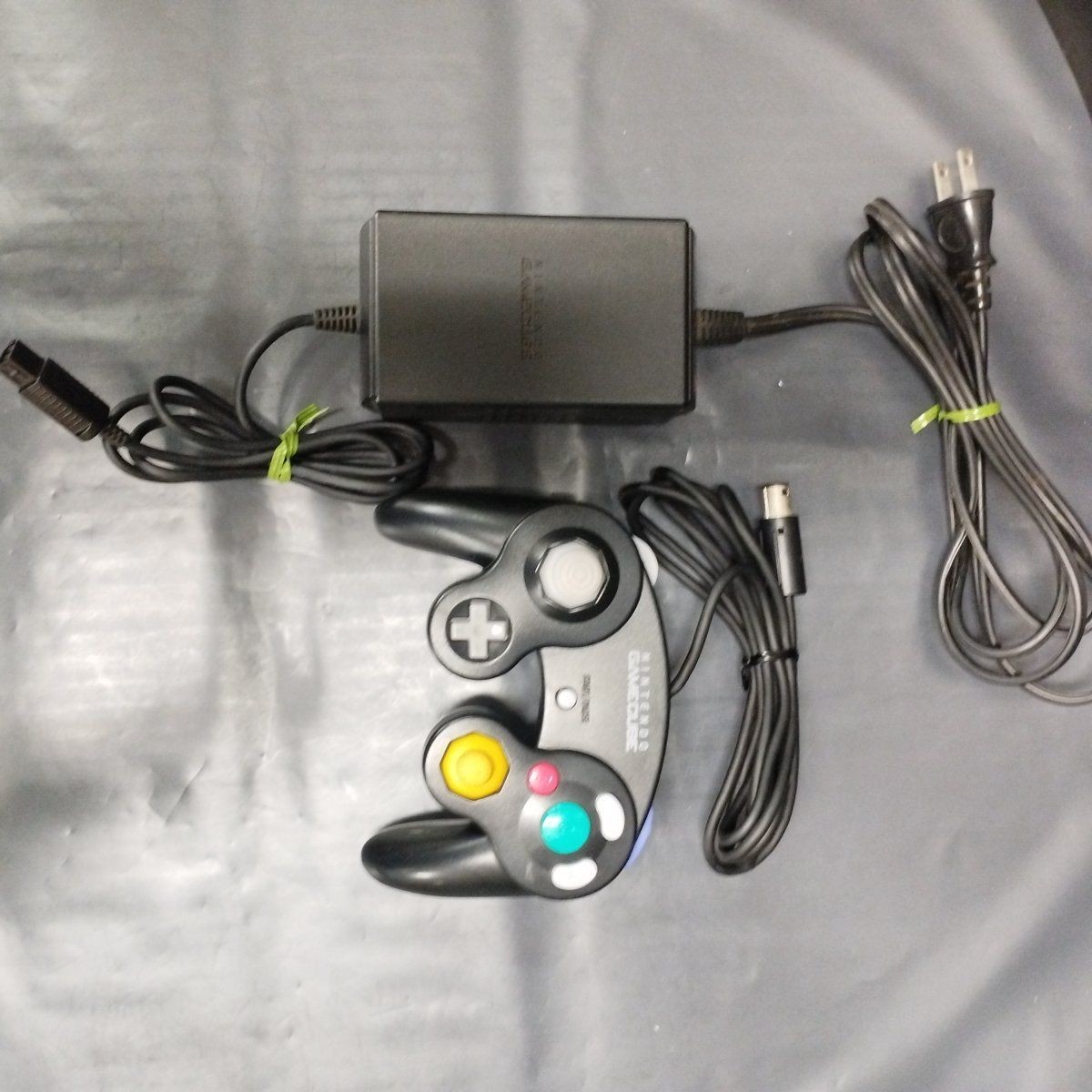 Nintendo GameCube Console Black DOL-001 NTSC-U with 2 Controllers s1697M
