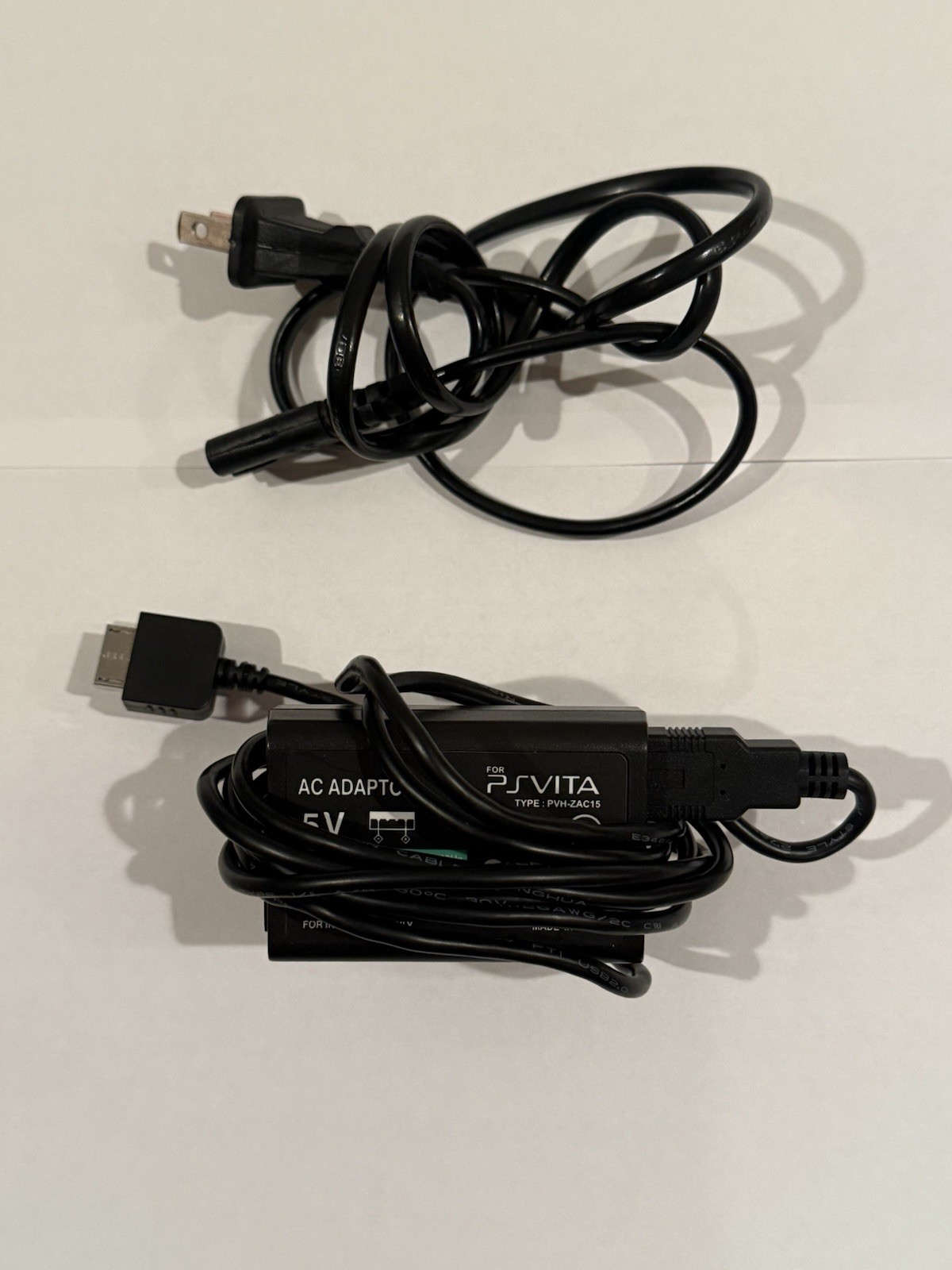 Sony PS Vita PlayStation PCH-1100 Case Charger 8GB Factory Reset Tested Nice!