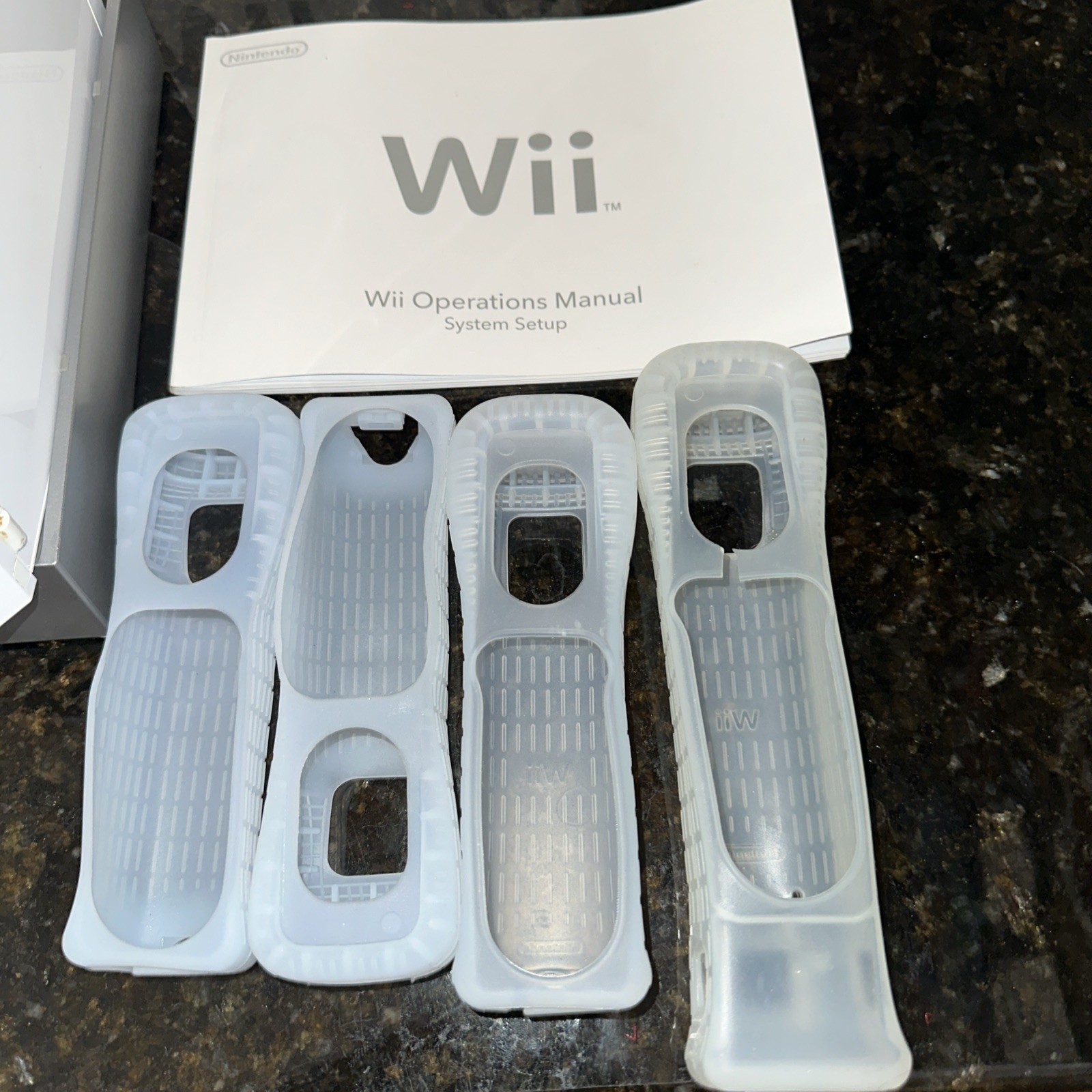 Nintendo Wii Game System Console – 4 Remotes, 6 Game Bundle – Works