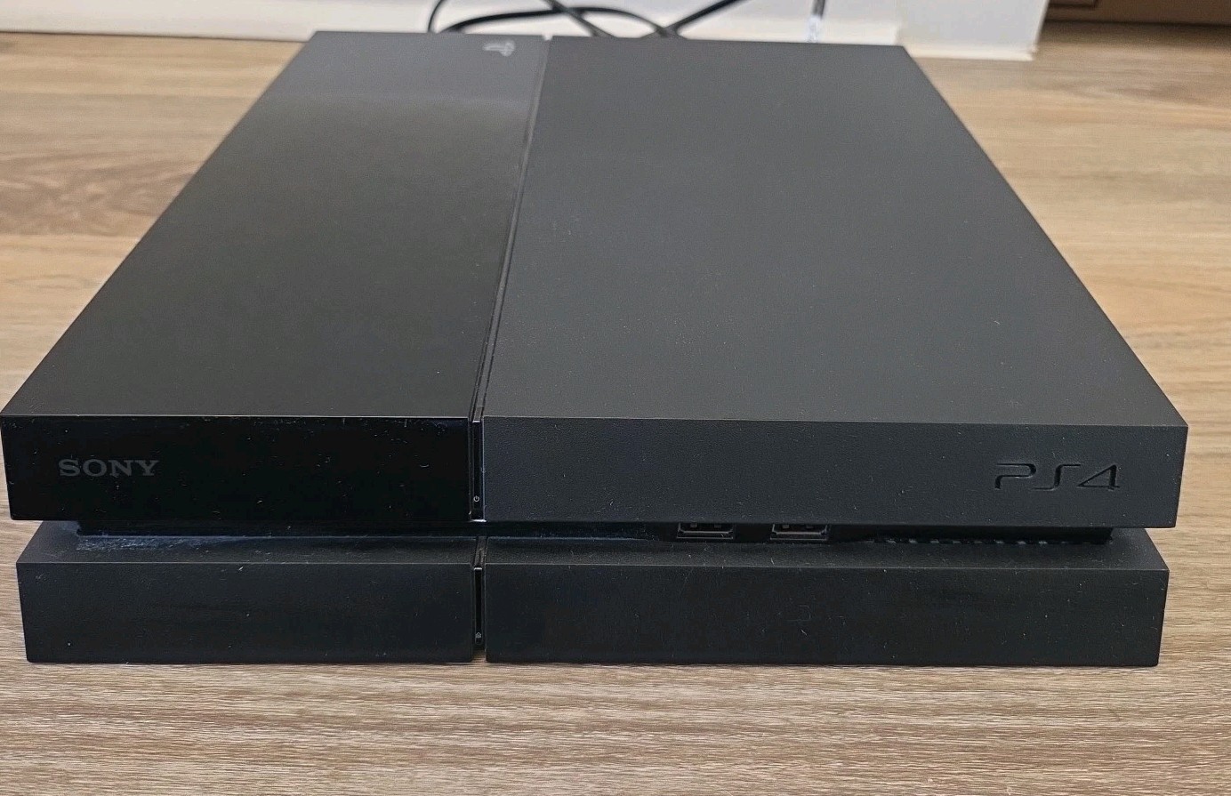 PlayStation 4 Console With 2 Games: BUNDLE