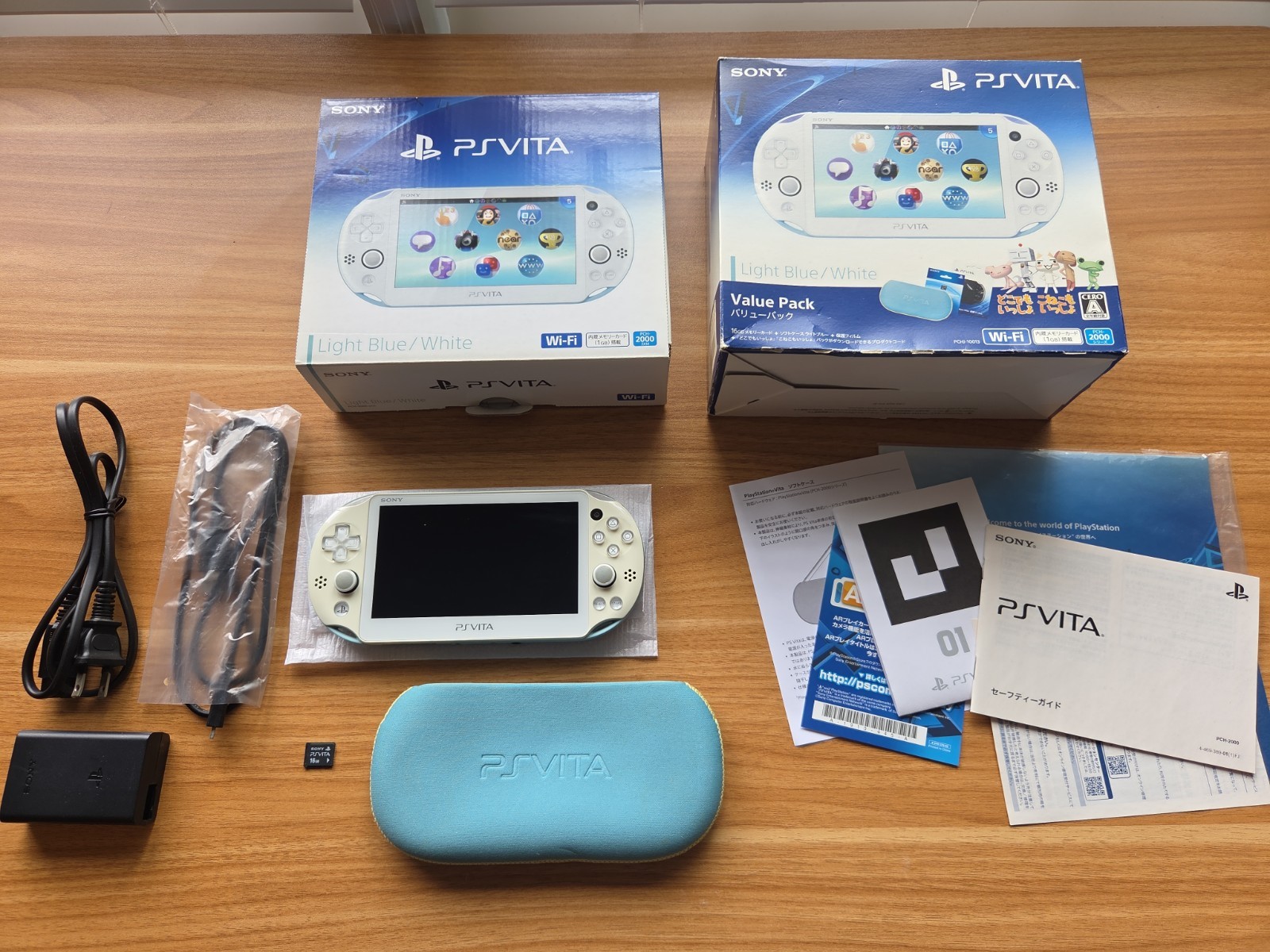 PS Vita PCH-2000 ZA14 Light Blue / White Value Pack Sony Playstation CIB