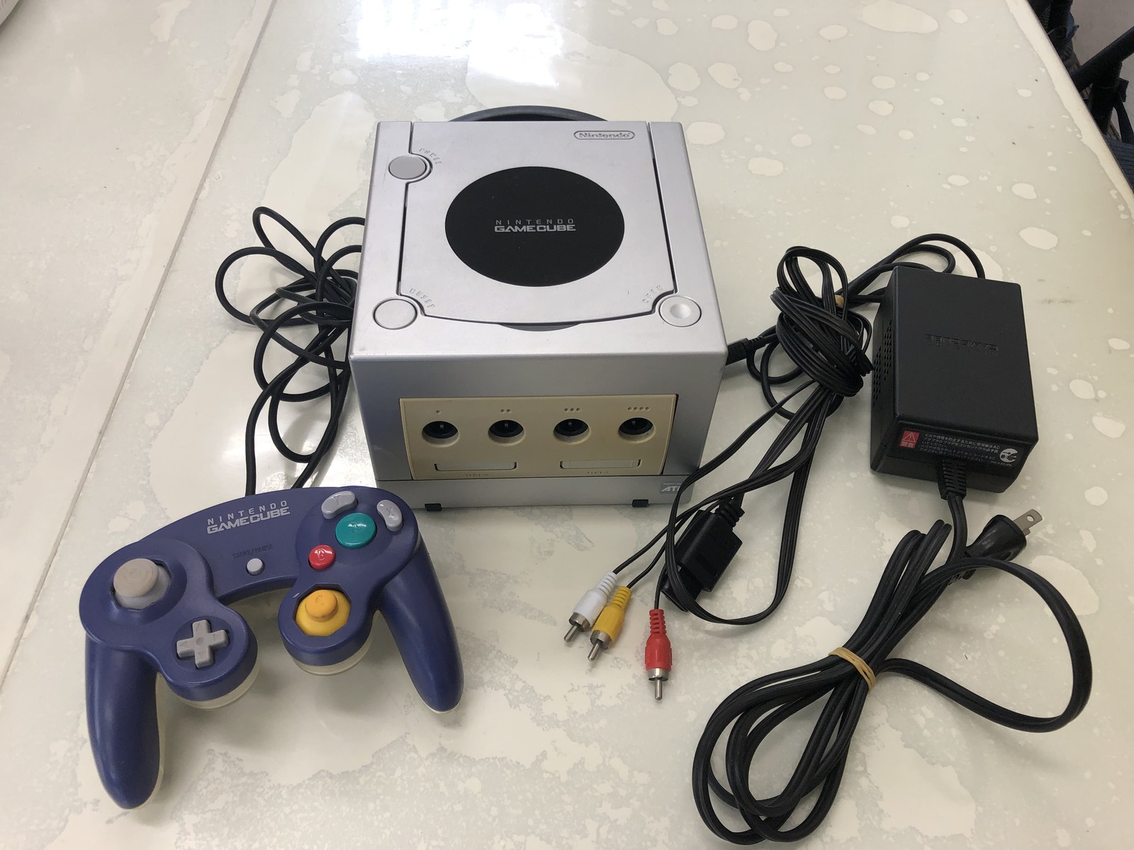 Nintendo Game cube GC Set DOL-001 Tested Silver NTSC-U / A little yellowish
