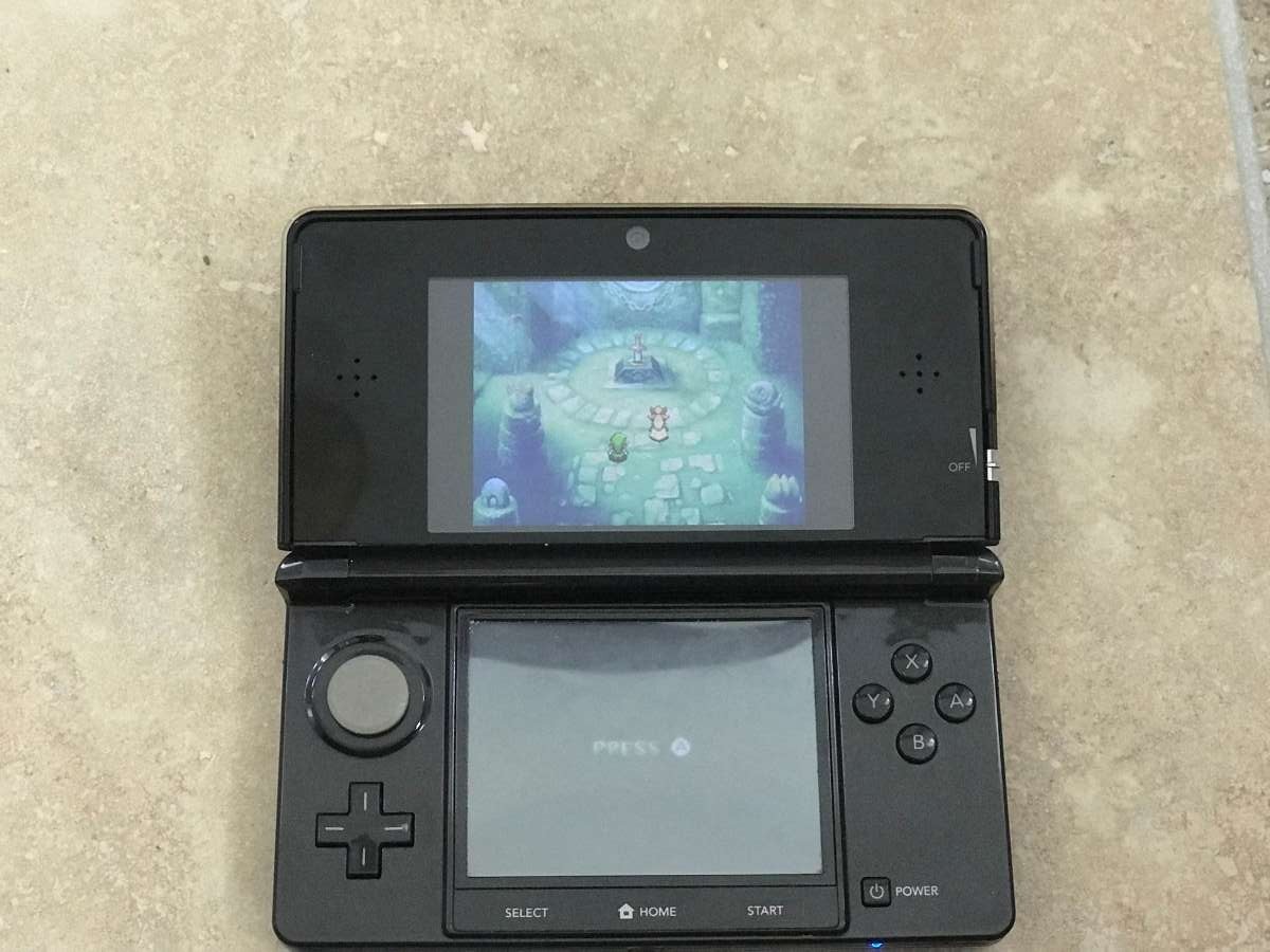 New Nintendo 3DS 2GB Handheld System – Cosmo Black