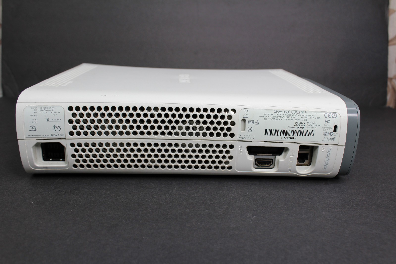 Microsoft Xbox 360 White Console NOT WORKING FOR PARTS ONLY Plays Games No Cords