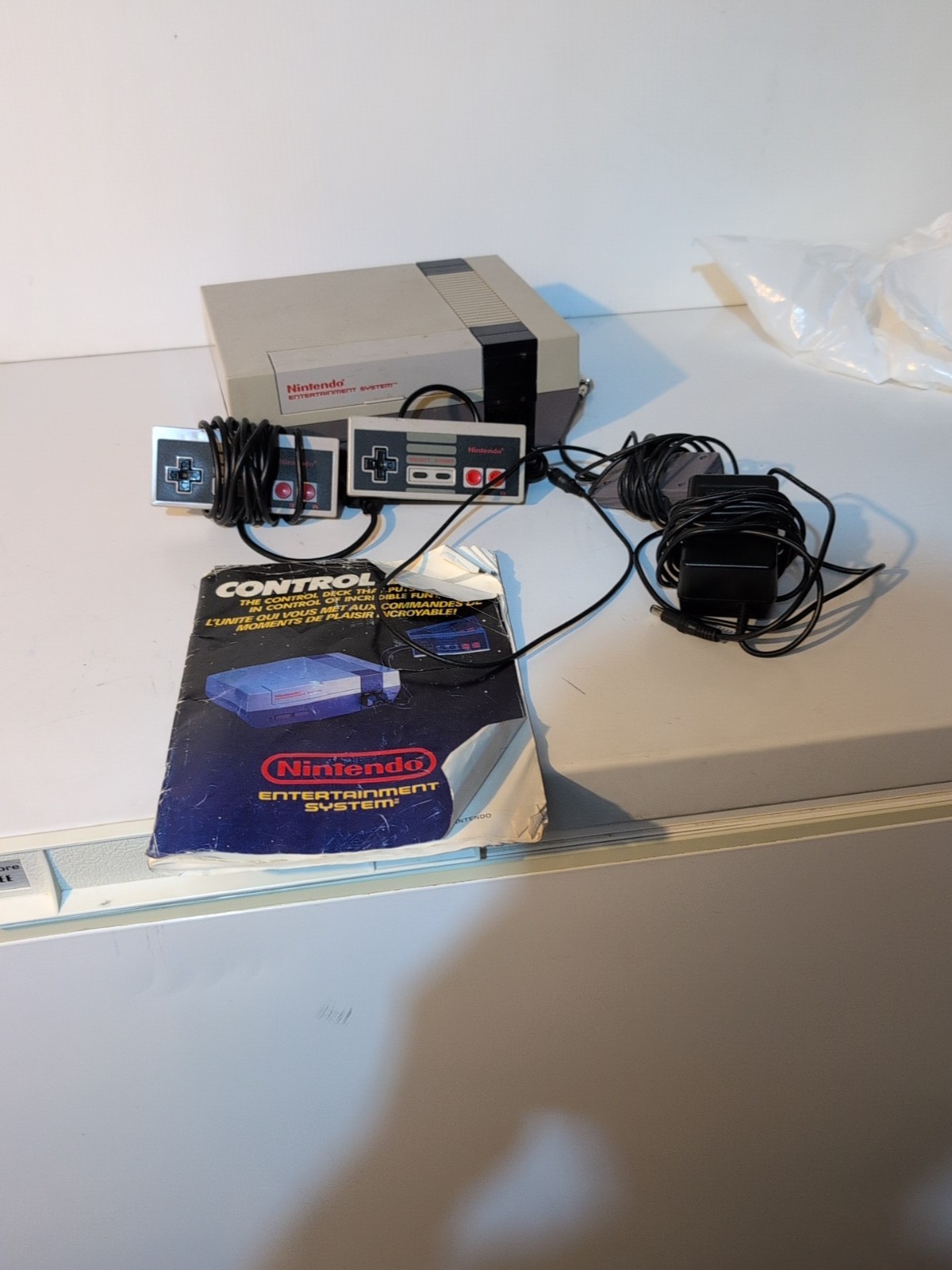 Nintendo Entertainment System NES Original Console + 2 Controleurs+Cable+ Manual
