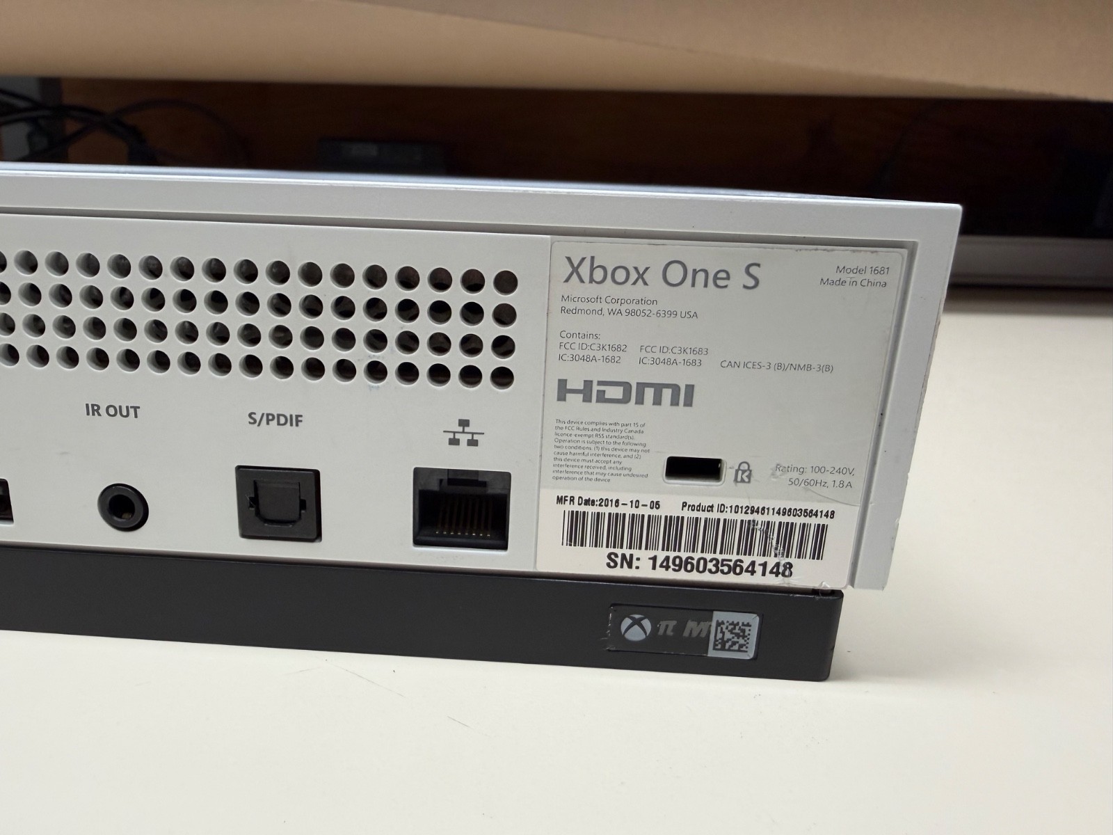 MICROSOFT XBOX ONE S WHITE CONSOLE W/ CONTROLLER 500GB WORKING