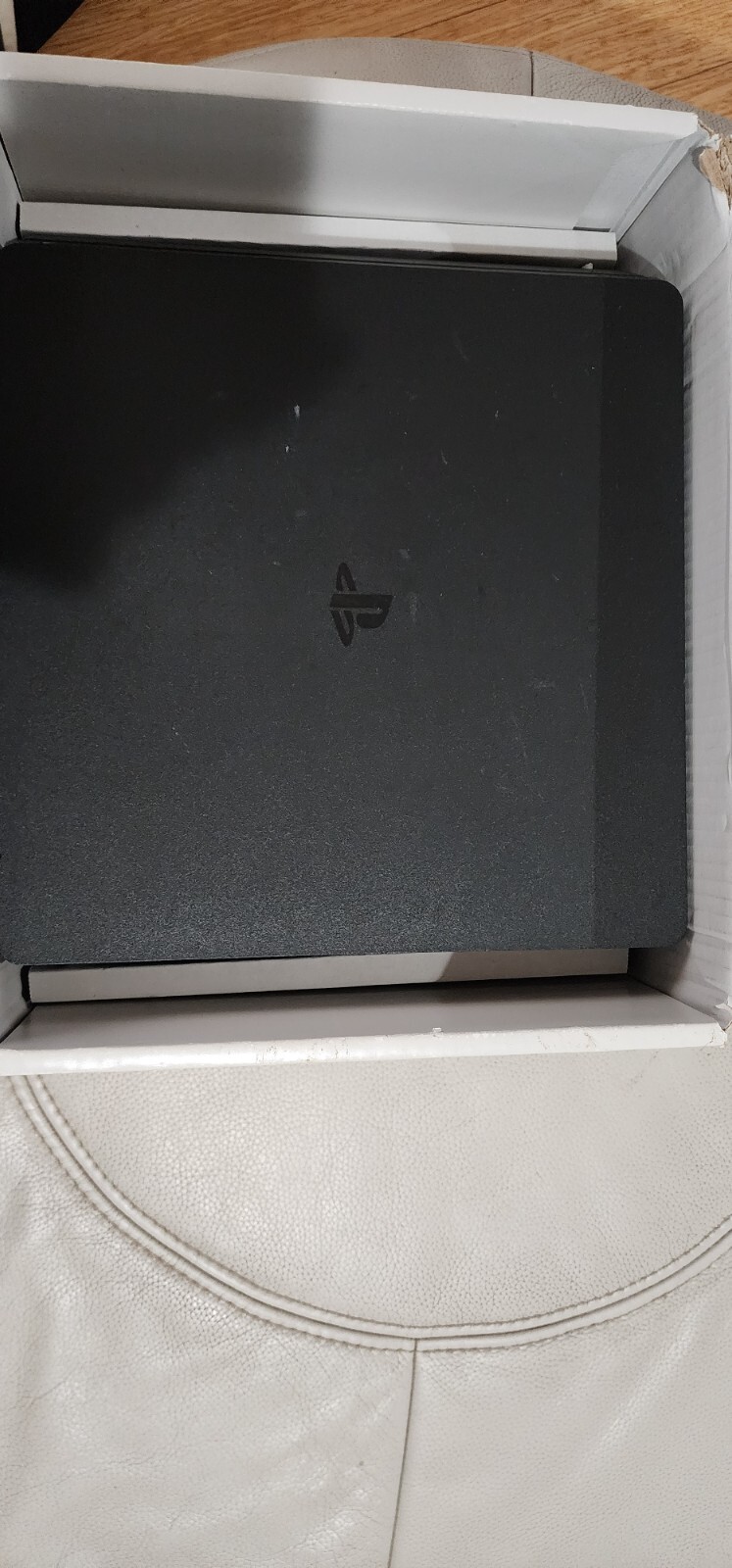 Sony PS 4 SLIM 1T , include all cables and a control (USA BUYERS ONLY).