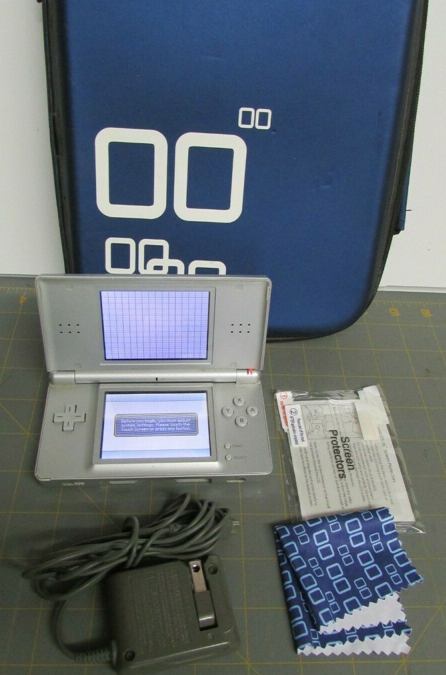 NIINTENDO DS LITE METALLIC SILVER CONSOLE SYSTEM W/CASE CHARGER + EXTRAS WORKS