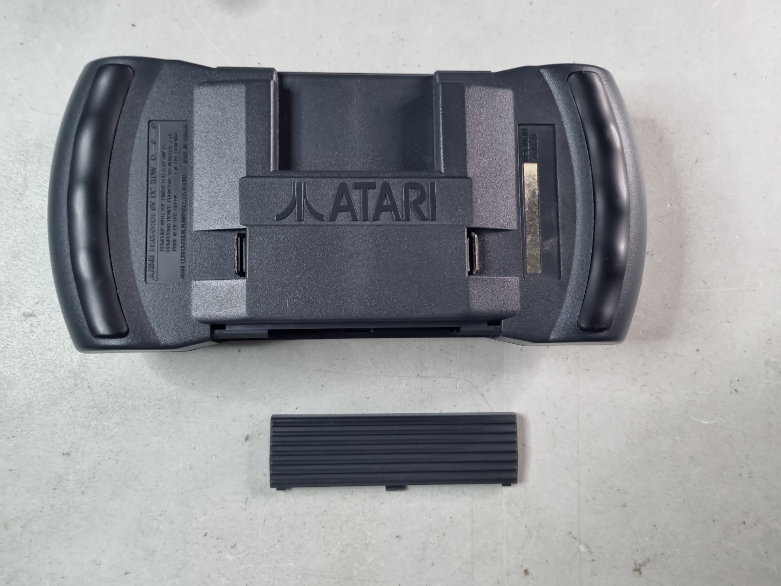 Broken Atari Lynx 2 Gaming Console System PAG-0401 with Battery Cover No Power