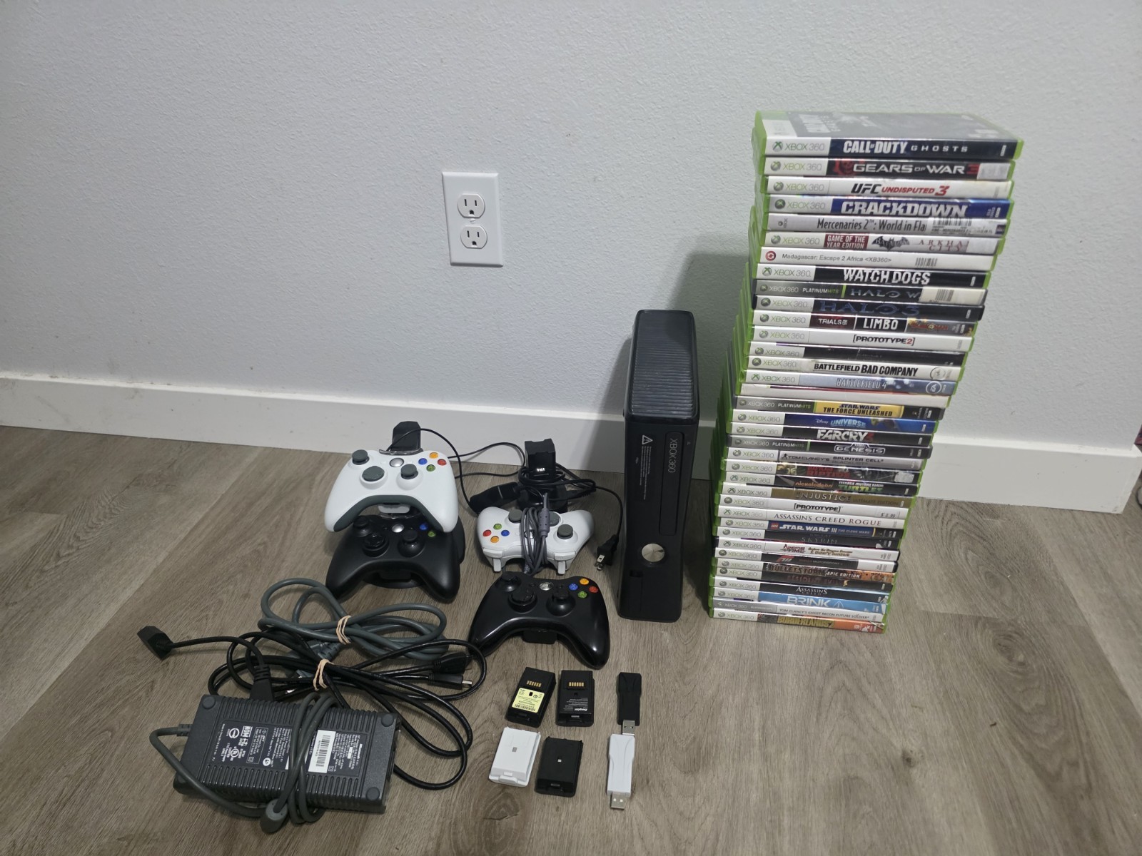 Xbox 360 S Console Bundle 4 Controllers 30+ Games No Hard Drive Tested Works