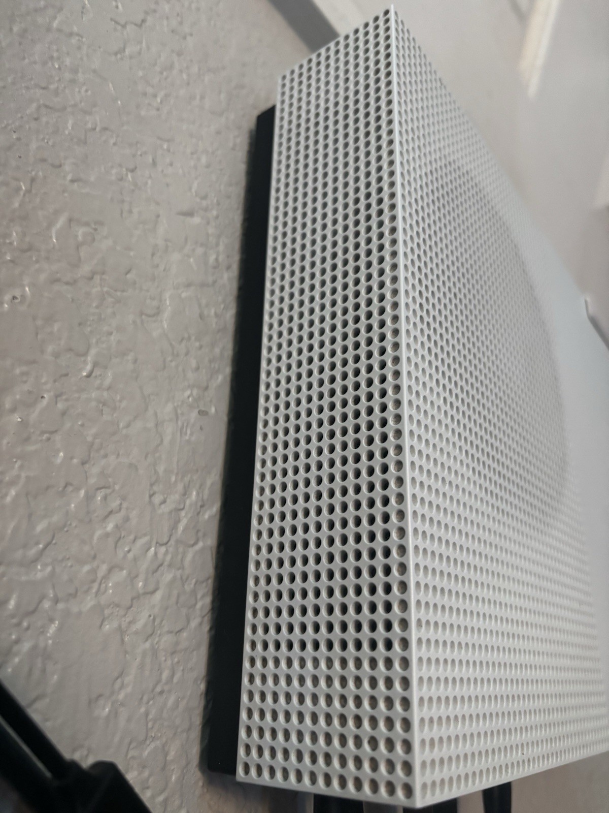 Microsoft Xbox One S White Console + wall mount