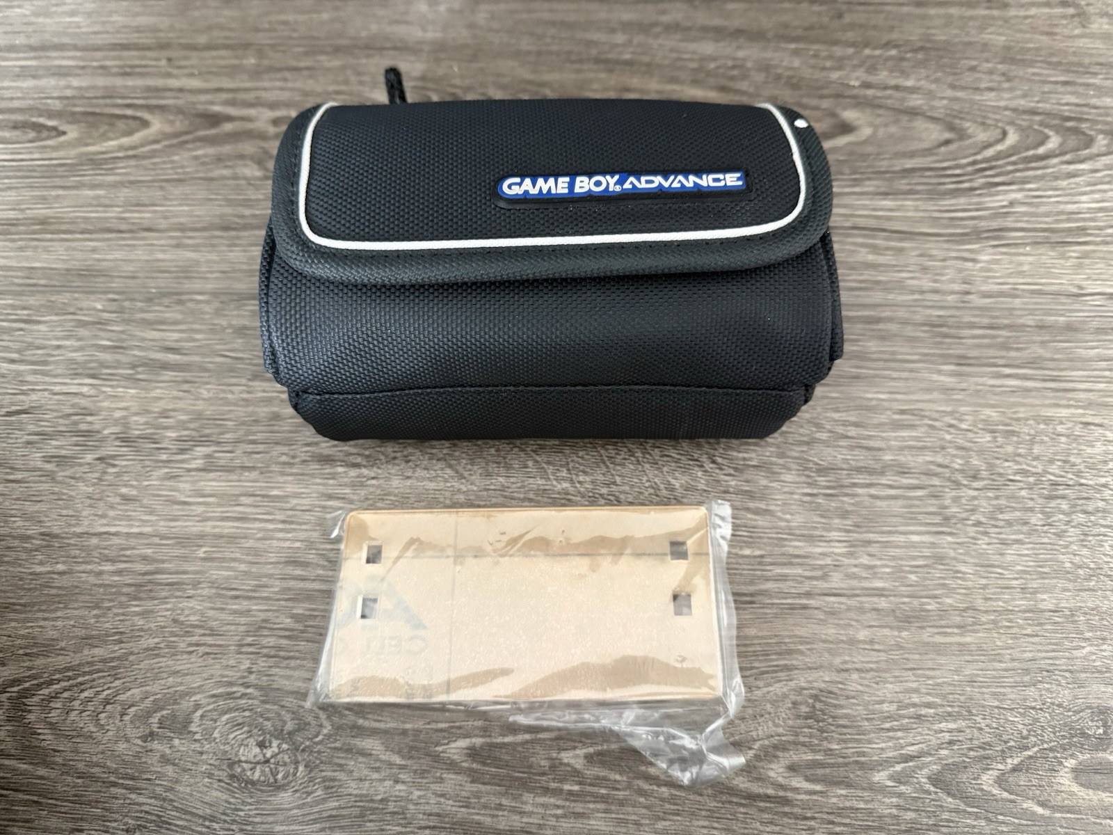 Near Mint Game boy Advance Arctic White + Case + unopened acrylic display stand