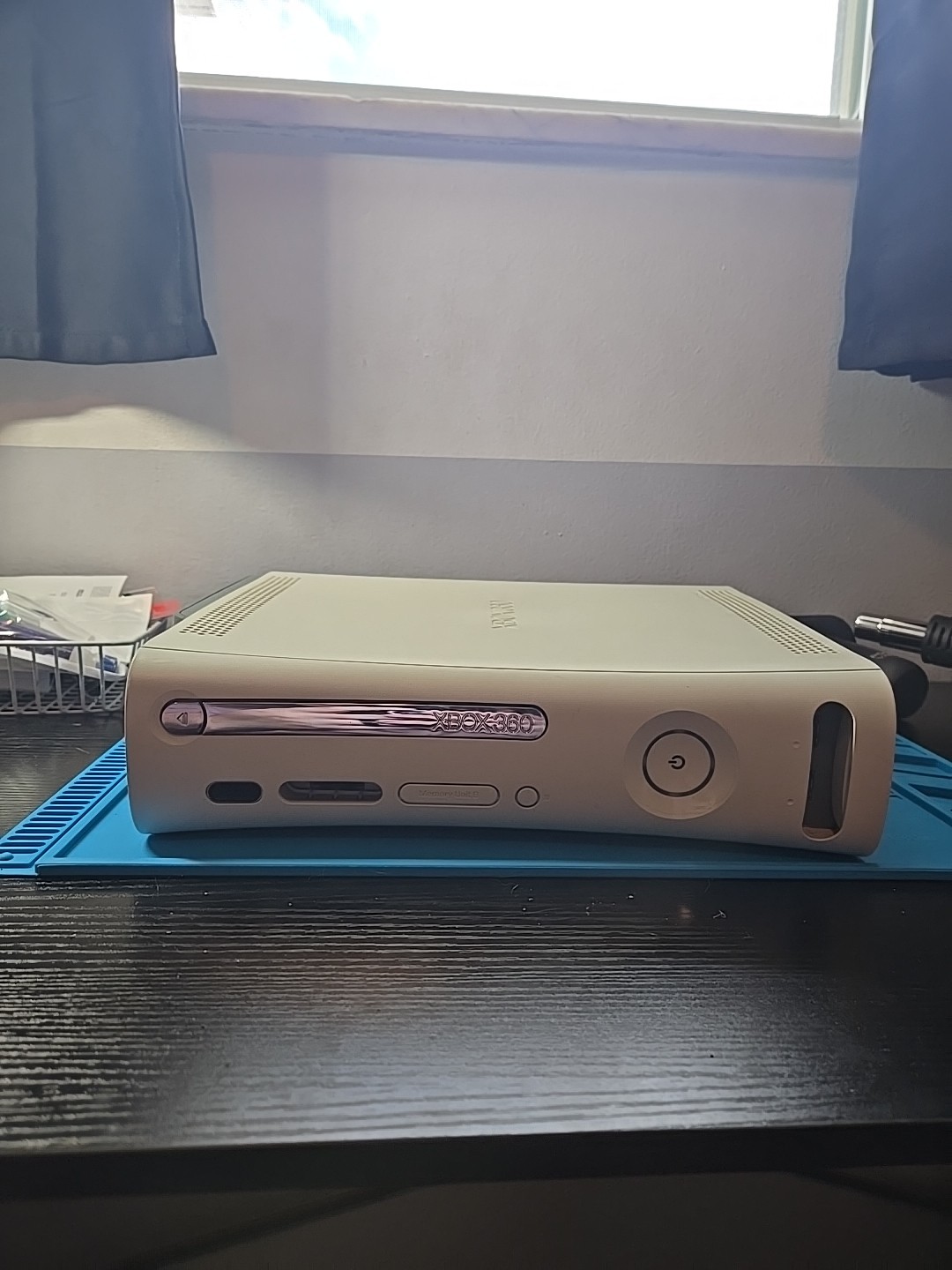 Microsoft Xbox 360 Pro System 60GB White Console ONLY – Tested And Working