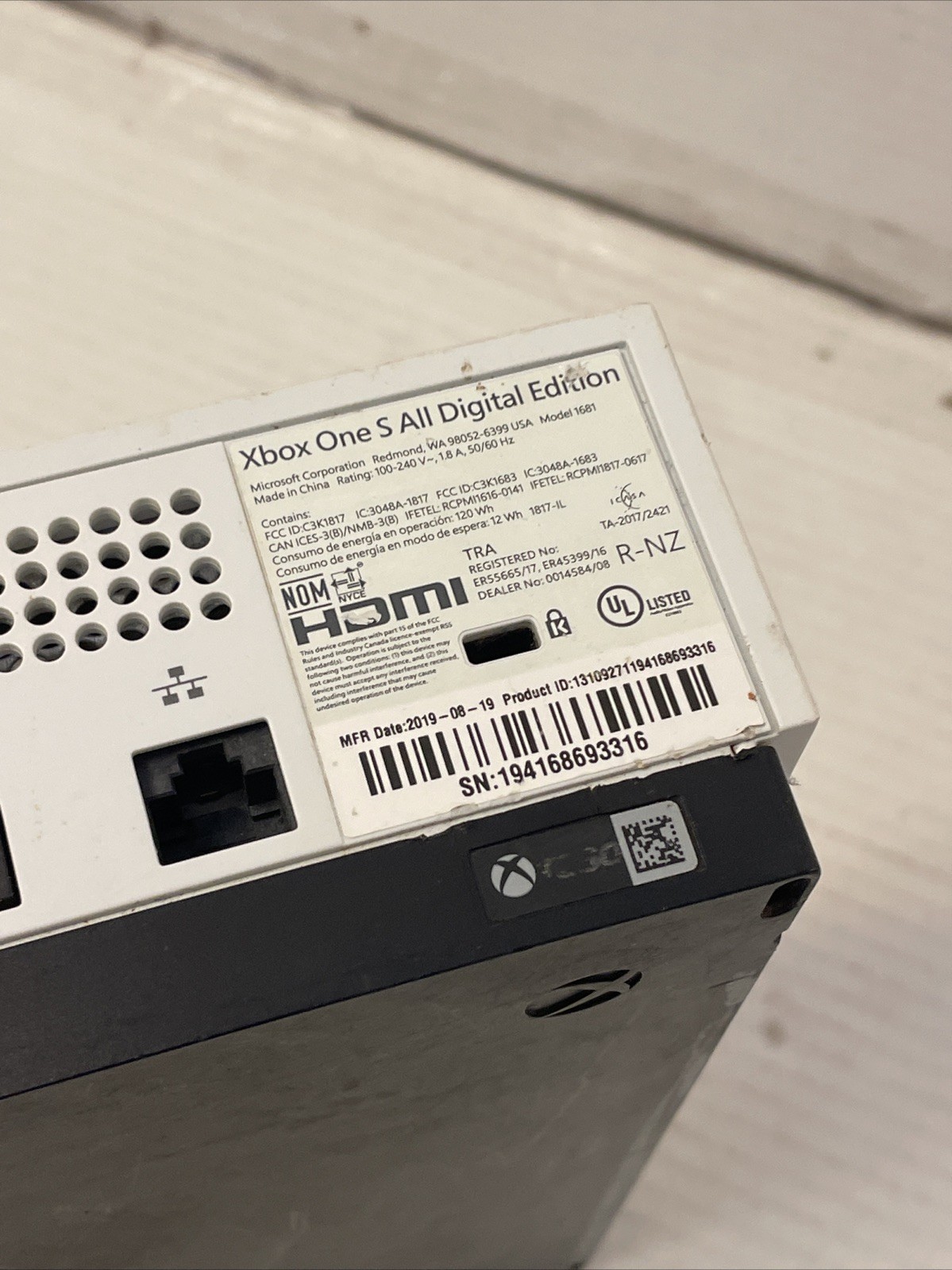 Xbox One S All Digital Edition 1681 White for Parts No Chords