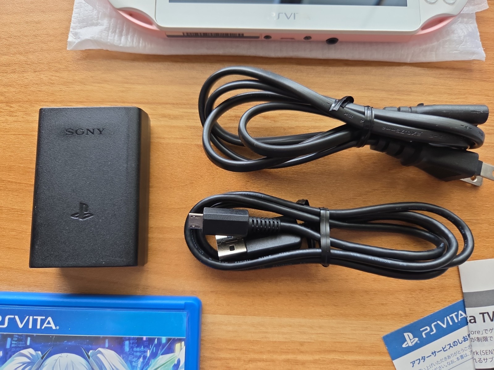 PS Vita Light Pink White PCH 2000 ZA19 Console CIB