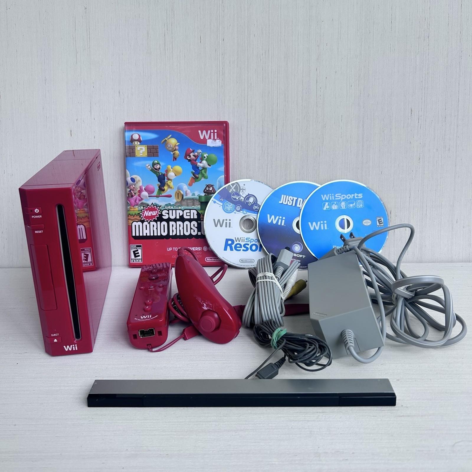 Nintendo Wii 2006 25th Anniversary Red Console Bundle Tested and Working 4 Games