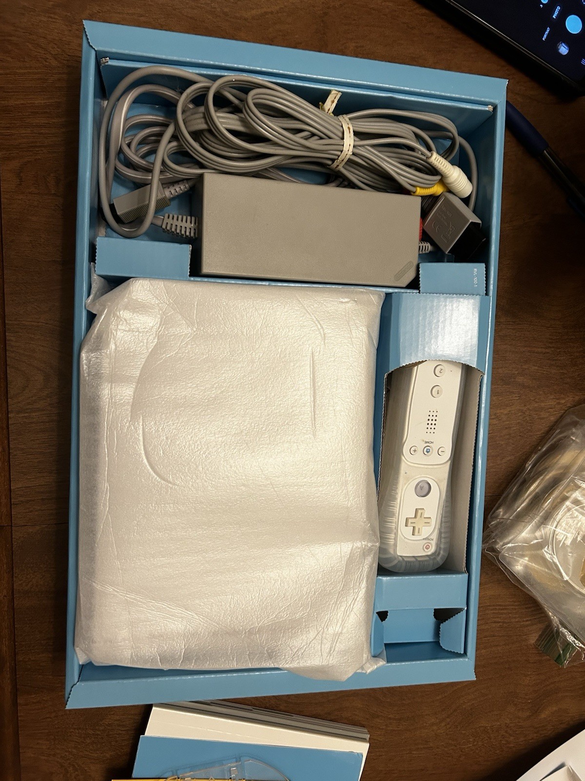 Nintendo Wii – Wii Sports Bundle -Console CIB Matching Serial Numbers