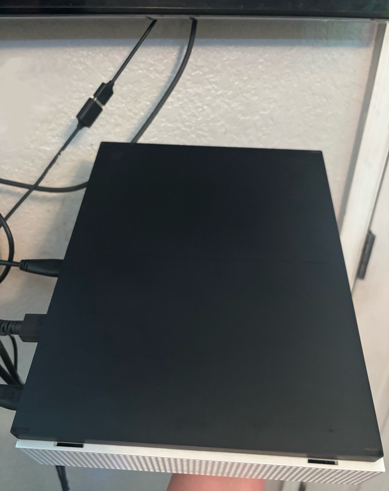 Microsoft Xbox One S White Console + wall mount