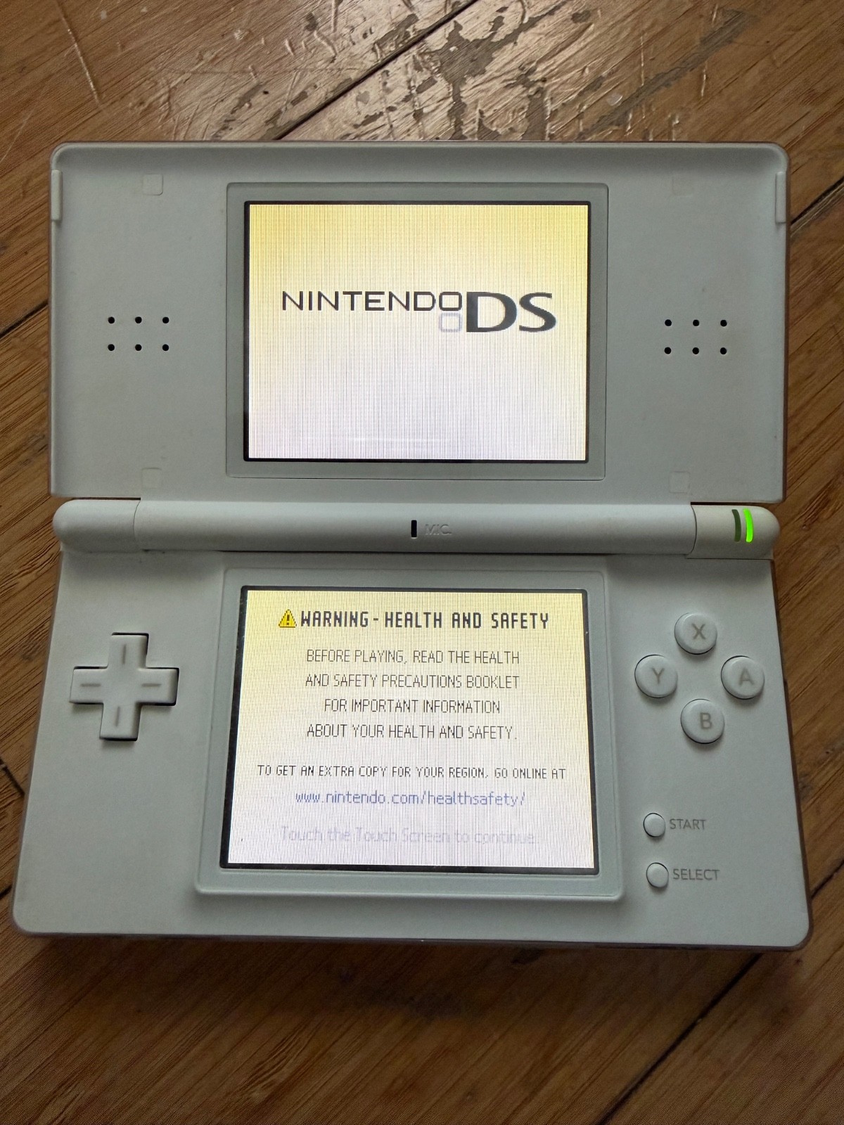 Nintendo DS Lite Handheld Console – Polar White
