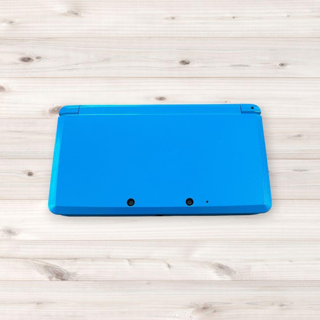 Nintendo 3DS console (Light Blue/Aqua Blue) with charger and stylus included.
