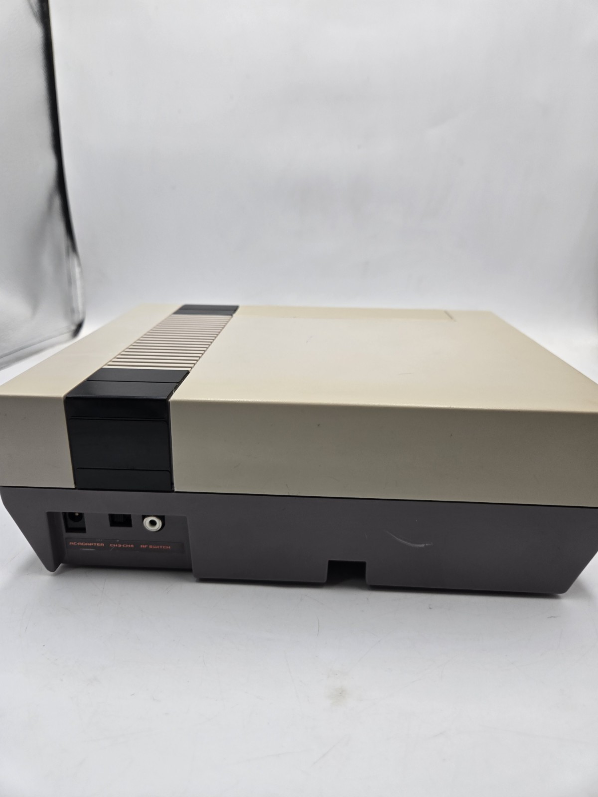 Vintage Nintendo Entertainment System. NES-001 Console + 2 Controllers & Zapper