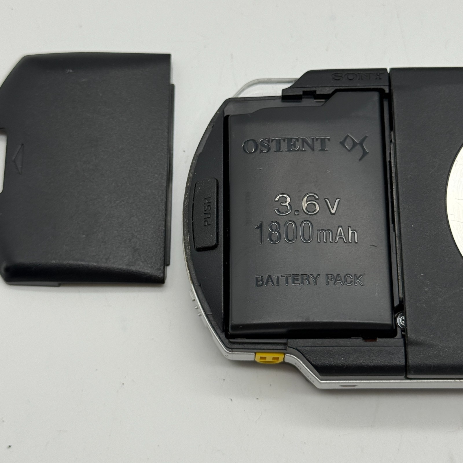 Sony Playstation PSP 1001 Console Black Charger 1GB SD (CRACK/SCRATCHED SCREEN)