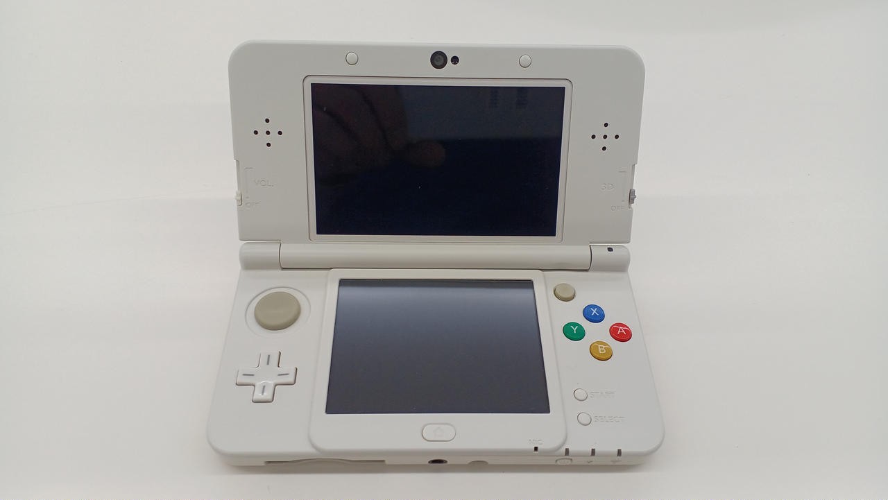 Nintendo New 3DS Handheld Console KTR-001 Black and White 5.59 x 3.16 x 0.85 in