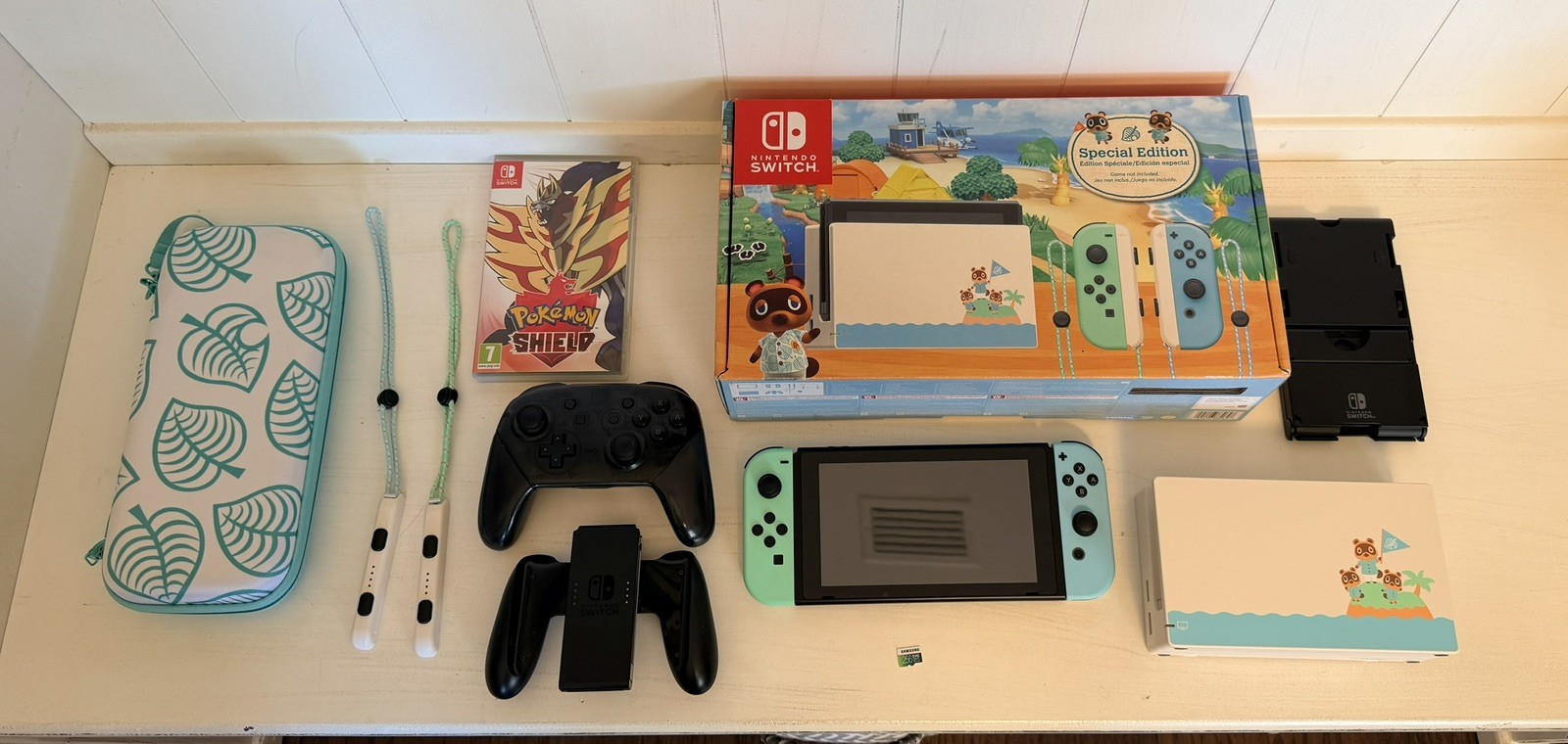 Nintendo Switch Animal Crossing Special Edition + Pro Controller/Pokemon Shield