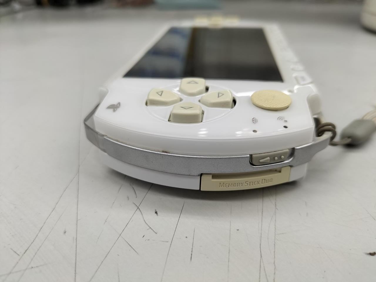 Sony PlayStation Portable PSP-1000 with Battery, Retro Gaming Console A2908