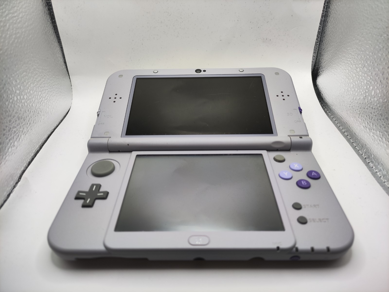 Nintendo New Nintendo 3DS XL SNES Edition Gray 4 GB Handheld Console (NTSC)