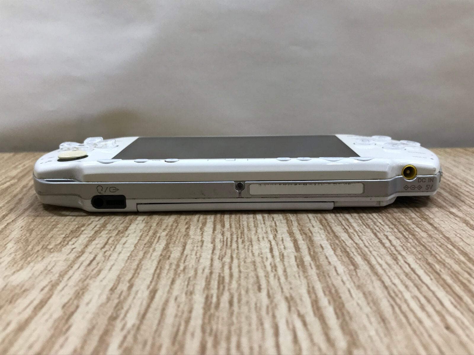 PSP-2000 CERAMIC WHITE Console Japan – With Defects GE1628