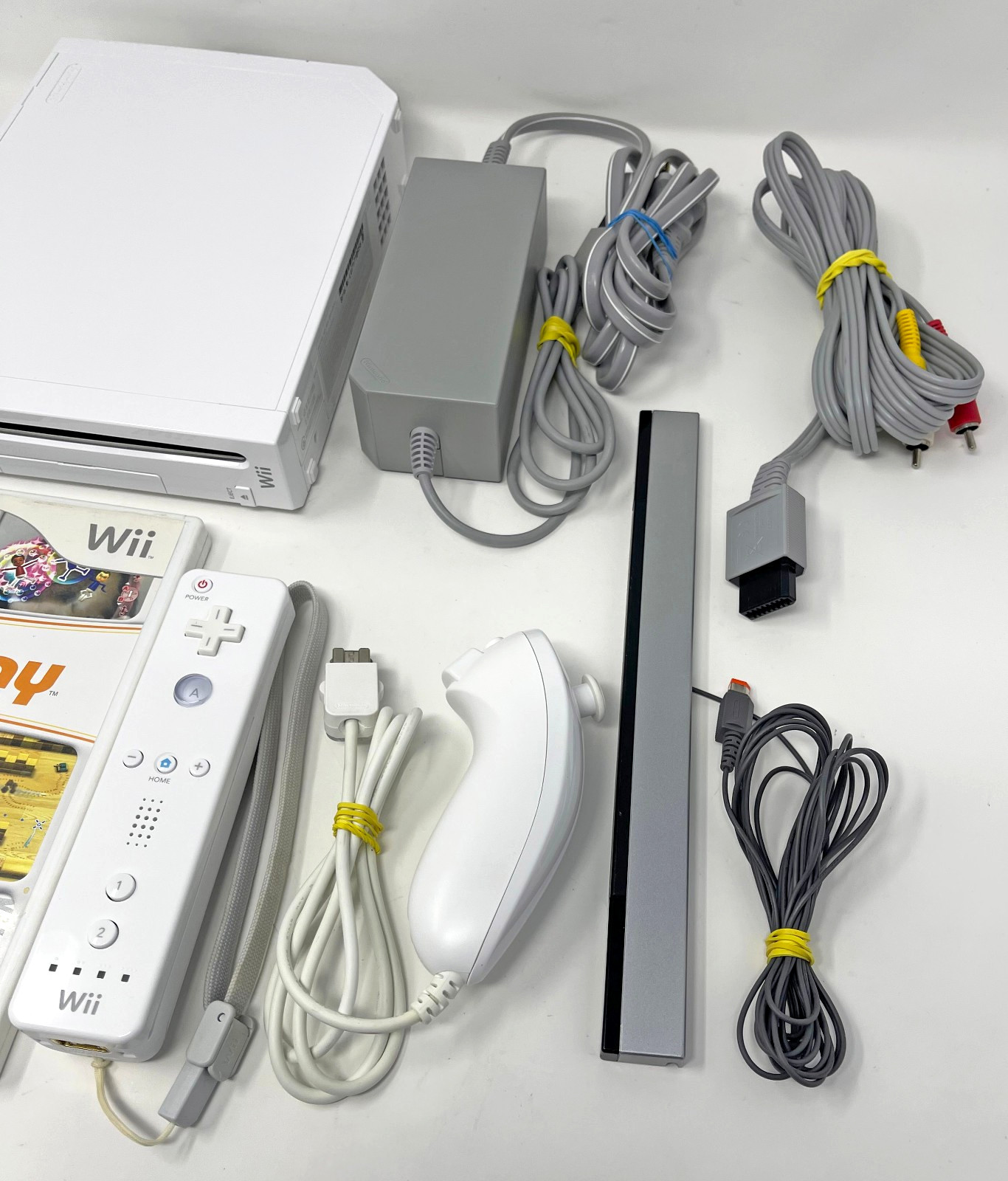 Nintendo White Wii Console RVL-001 Gamecube Ports Wii Play Remote Nunchuk Used