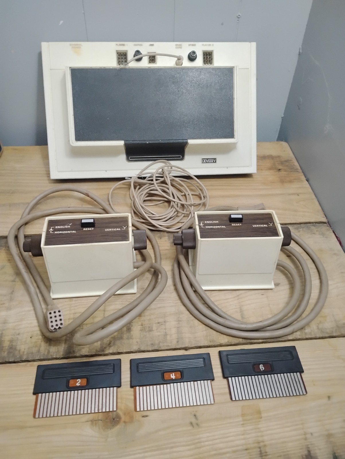 1972 Magnavox Odyssey Console Model 1TL200 BK12 2 controllers, 3 games UNTESTED