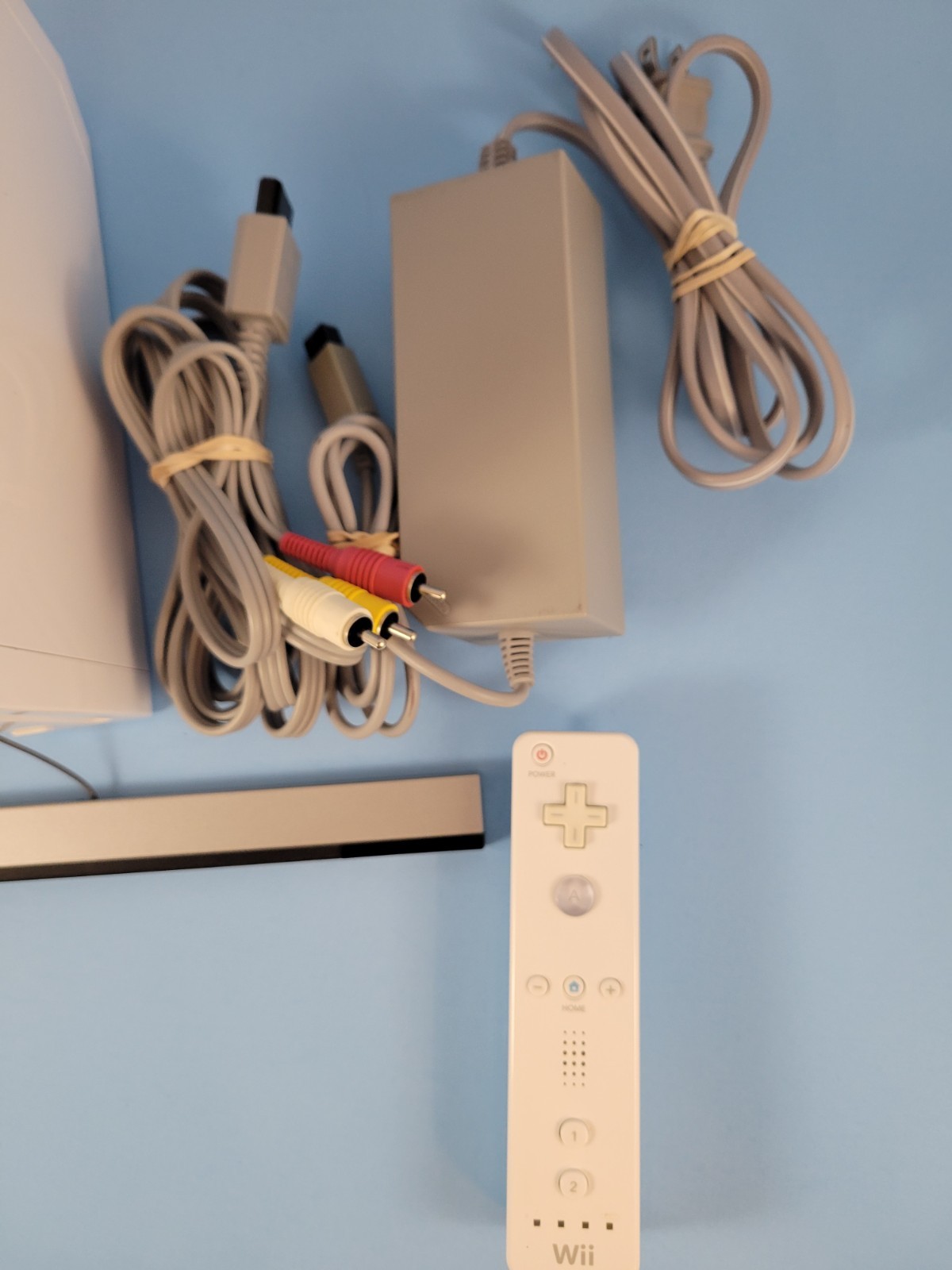 Nintendo Wii RVL-001 White Console Bundle with all Cords