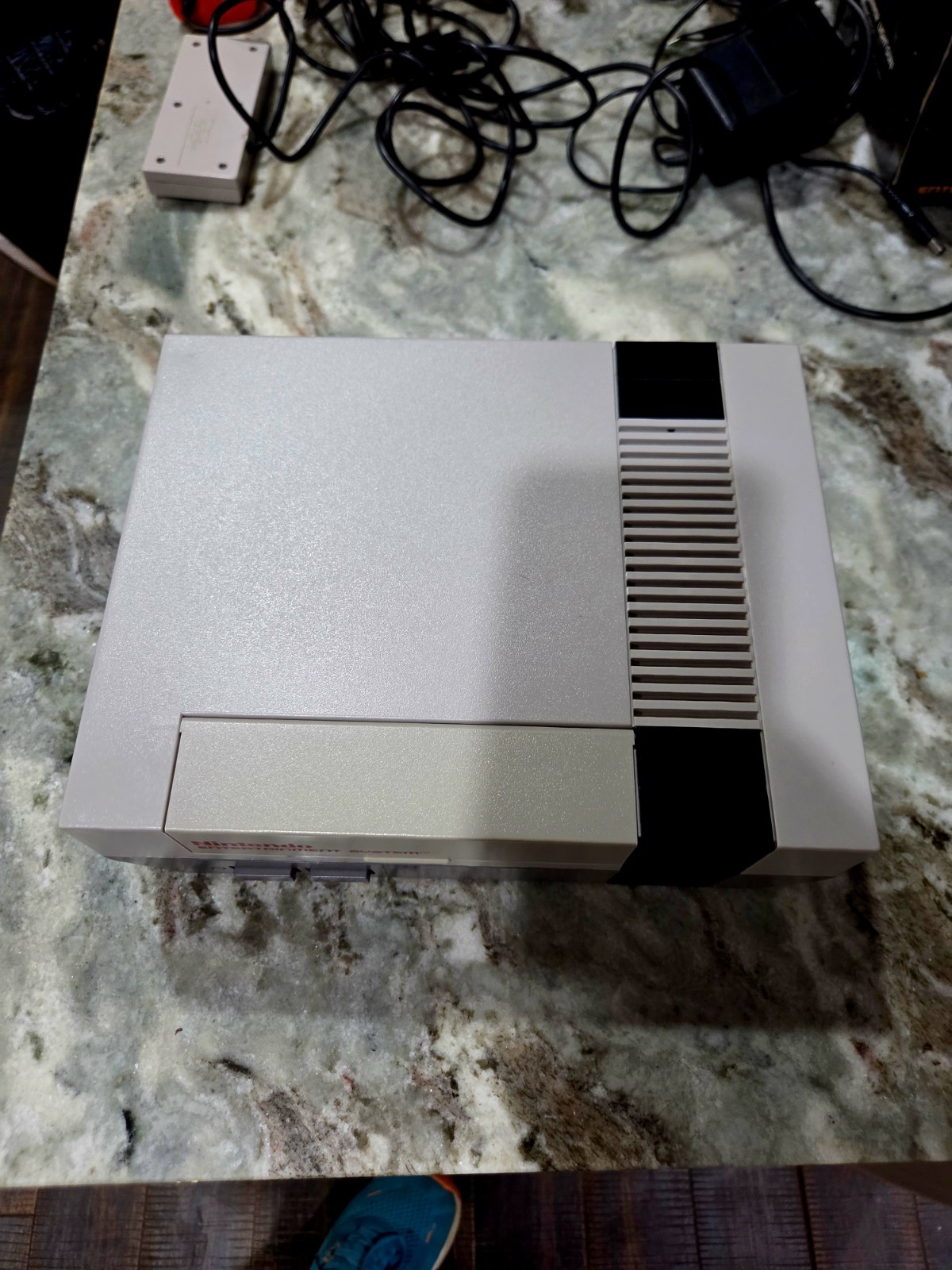 Nintendo NES Action Set Console Zapper Light Gun Duck Hunt Mario Controllers